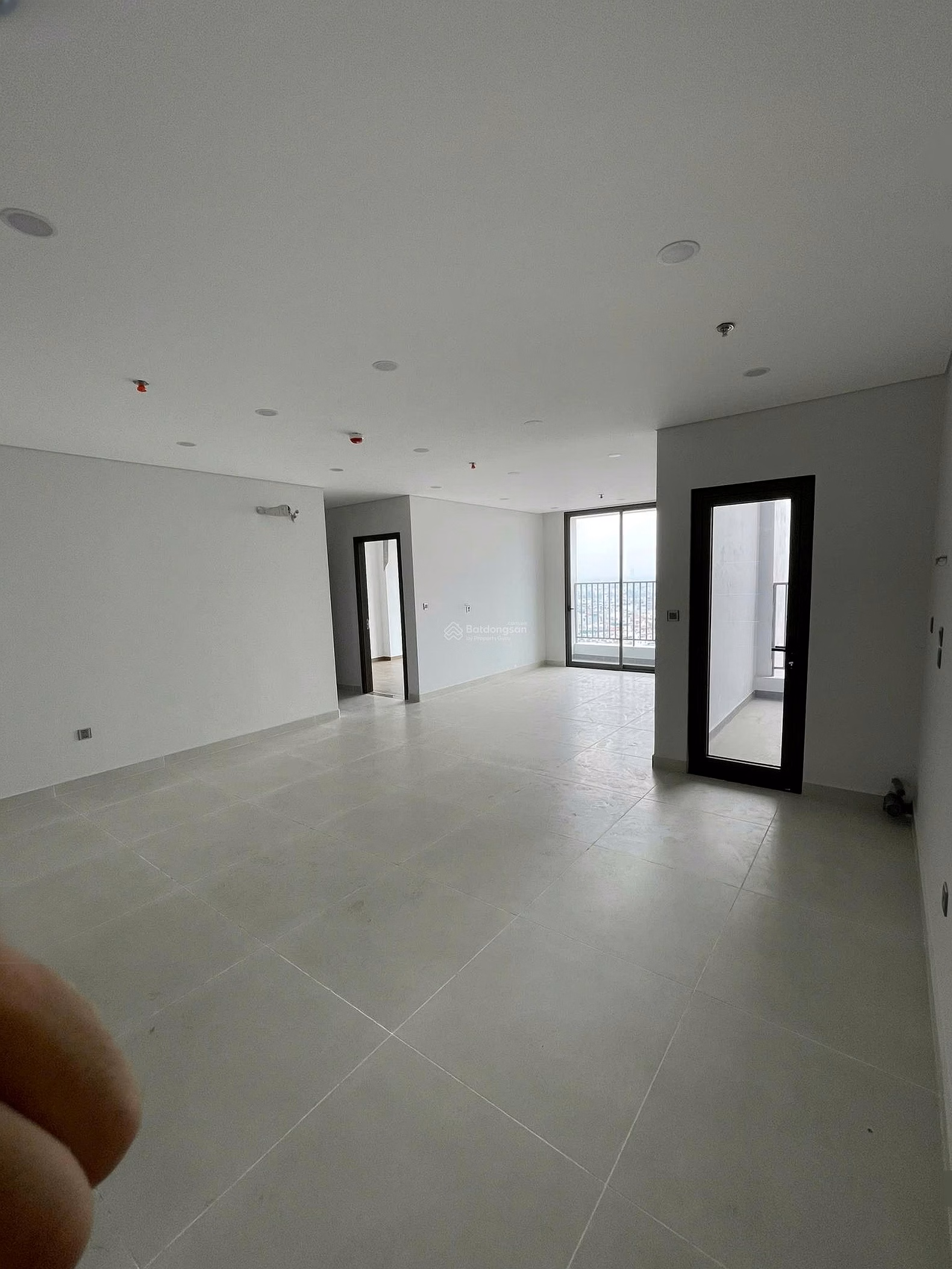 Khai Son apartment fund with good prices: 1 bedroom only from 6 million/month; 2 bedrooms only from 8 million/month; 3 bedrooms only from 10 million/month, contact me immediately