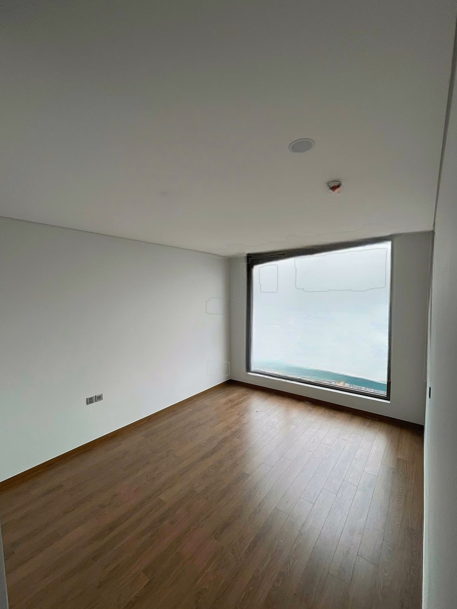 Khai Son apartment fund with good prices: 1 bedroom only from 6 million/month; 2 bedrooms only from 8 million/month; 3 bedrooms only from 10 million/month, contact me immediately