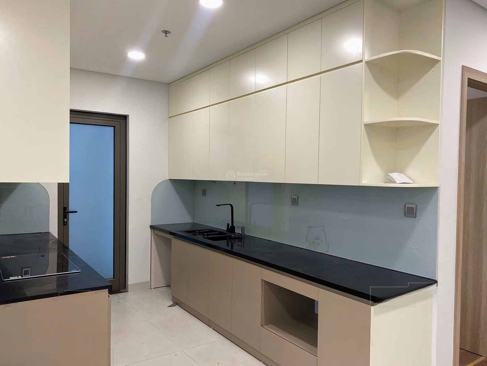 Khai Son apartment fund with good prices: 1 bedroom only from 6 million/month; 2 bedrooms only from 8 million/month; 3 bedrooms only from 10 million/month, contact me immediately