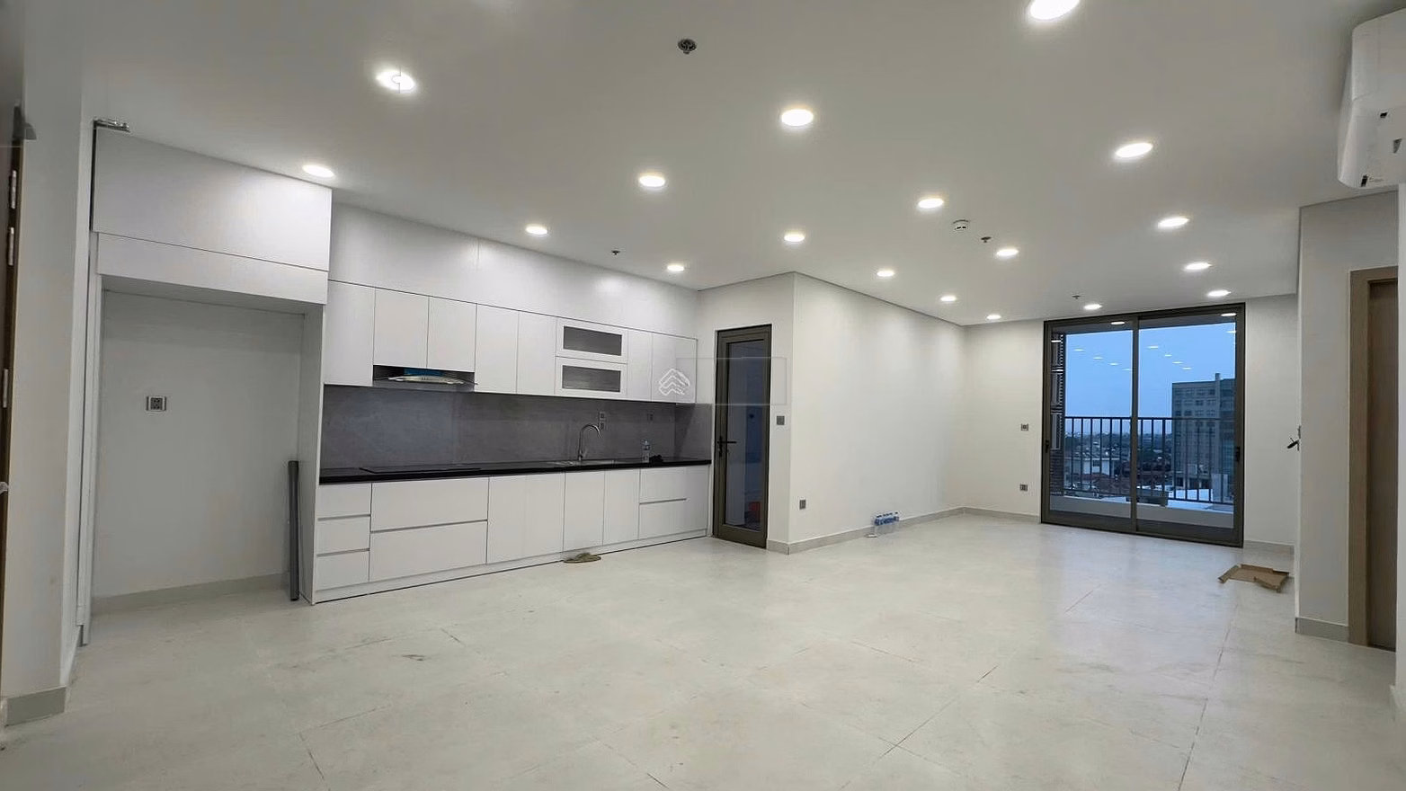 Khai Son apartment fund with good prices: 1 bedroom only from 6 million/month; 2 bedrooms only from 8 million/month; 3 bedrooms only from 10 million/month, contact me immediately