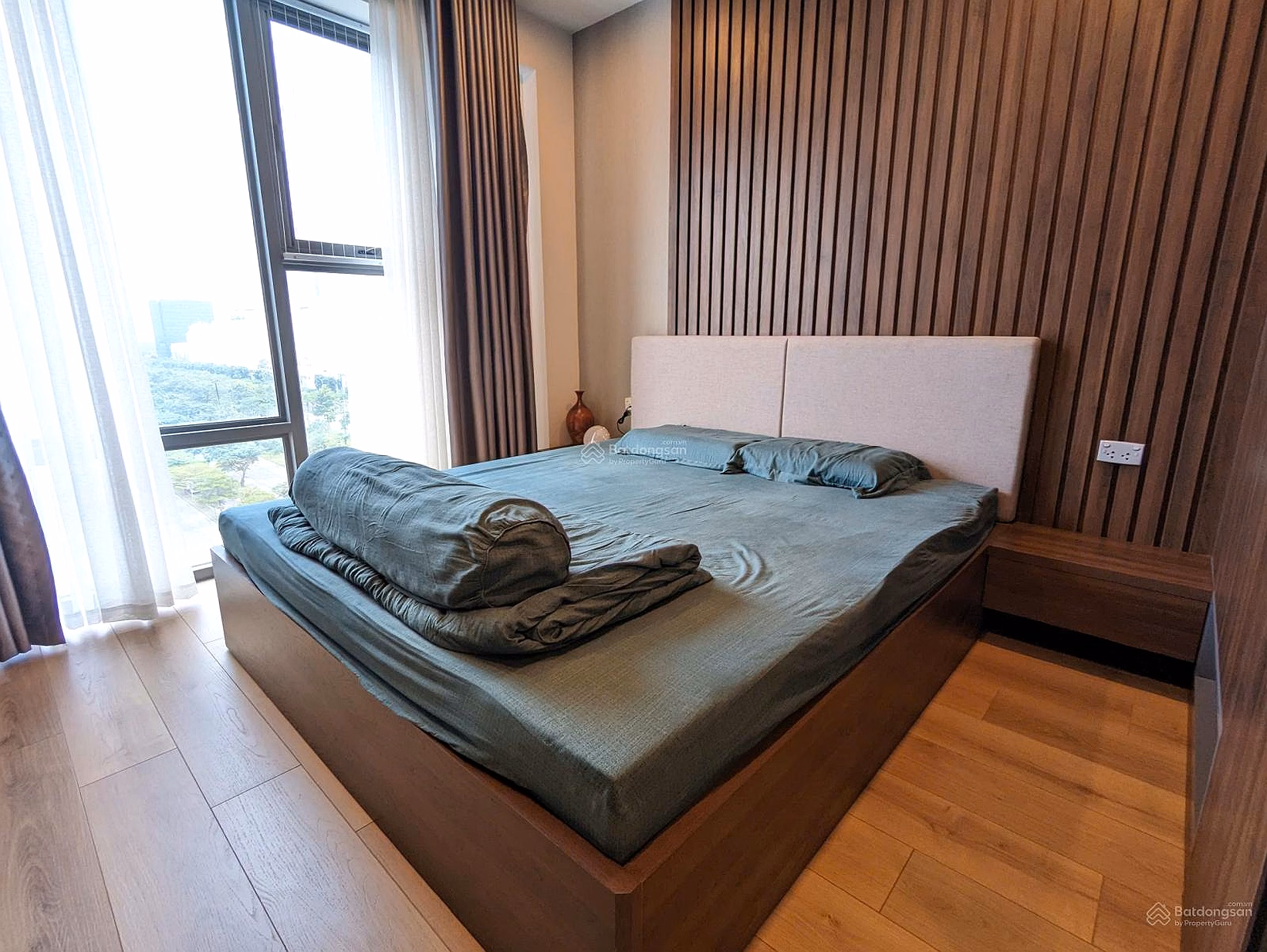 Selling Urbanhill Phu My Hung 2 bedrooms, with car - nice house to move in immediately*** Ms Yen