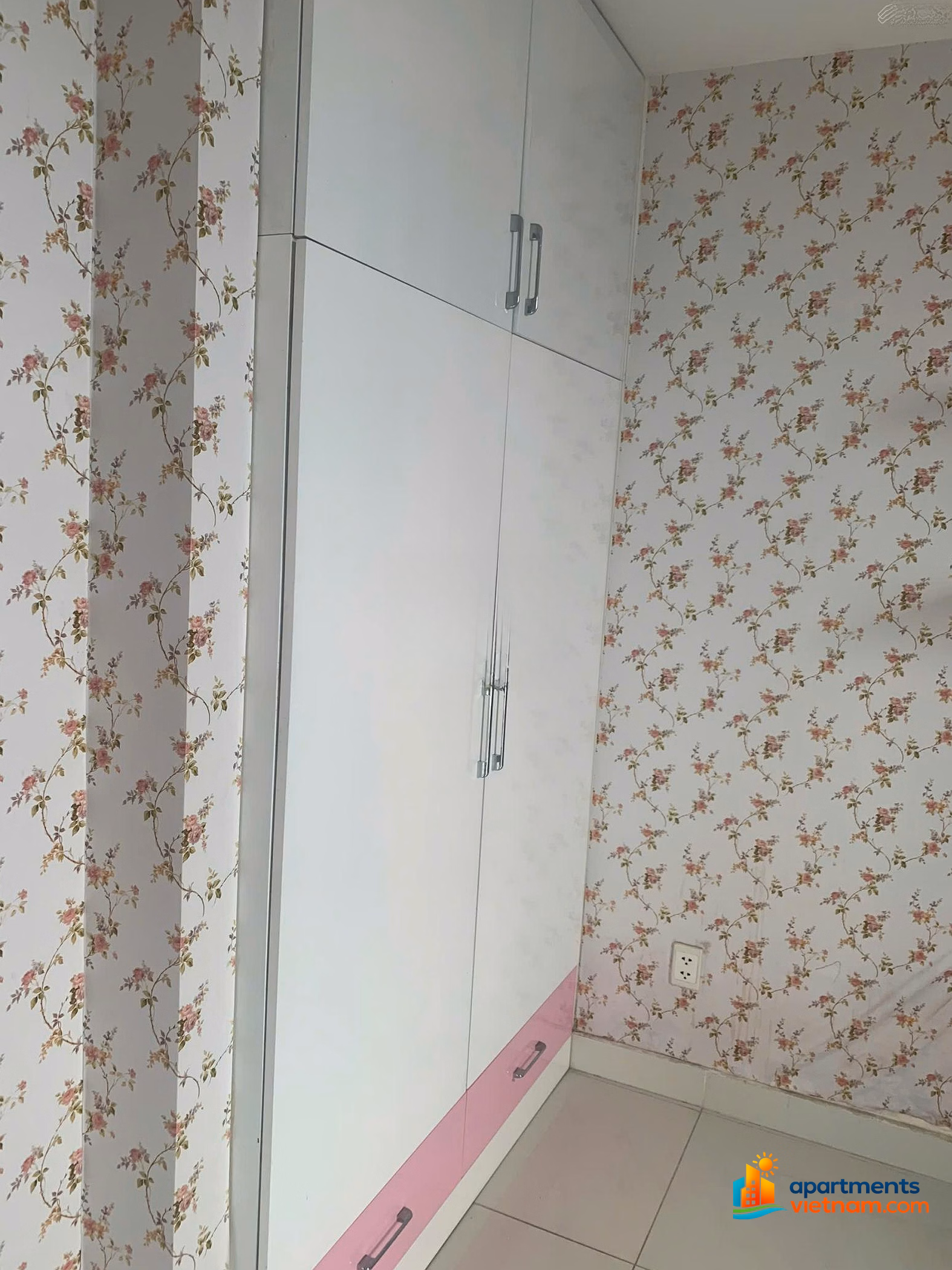 Terra Rosa apartment for sale, 183 m2, 5 bedrooms, 4 bathrooms, high floor, corner apartment, 3 views, pink book. Donate furniture. Price 5.2 billion
