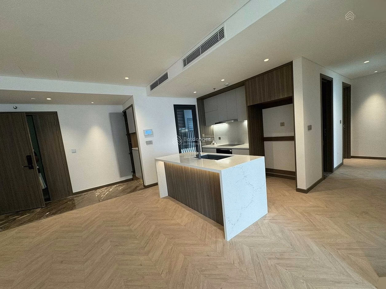 The owner of the Bank sent for sale a 3-bedroom corner apartment in the luxury building N1T6 - Han Jardin - Ngoai Giao Doan