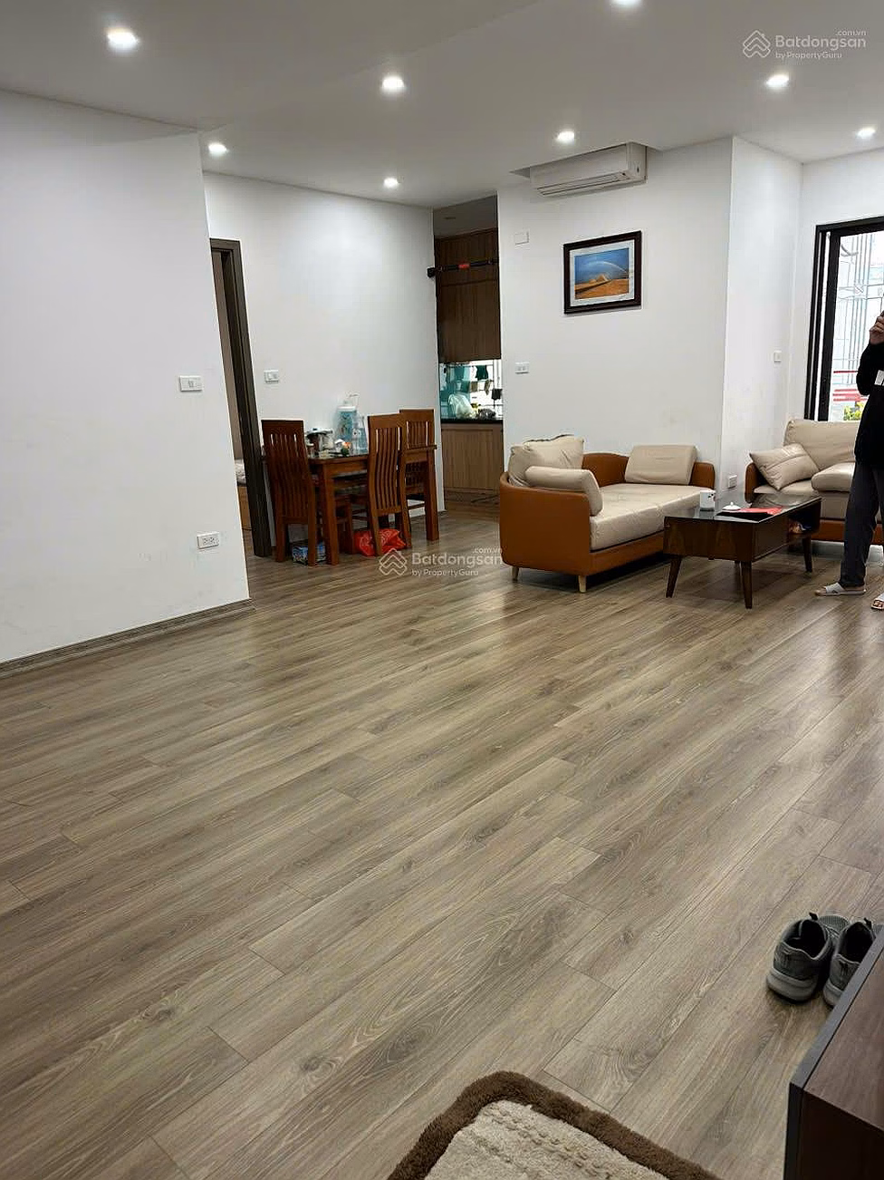 Selling beautiful apartment building CT6, 77m², 3 bedrooms converted into 2 bedrooms, 1 bathroom in Dinh Cong new urban area, corner apartment with 2 balconies