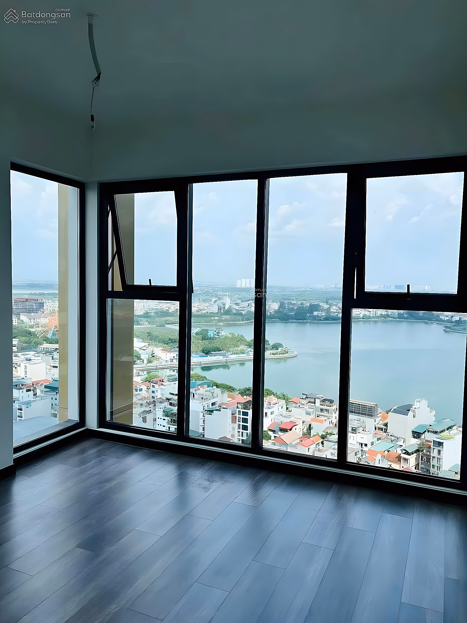 Owner sends for sale 3 bedroom 1 multi-purpose apartment 145m2 Heritage West lake, high floor, West lake view, long-term registration