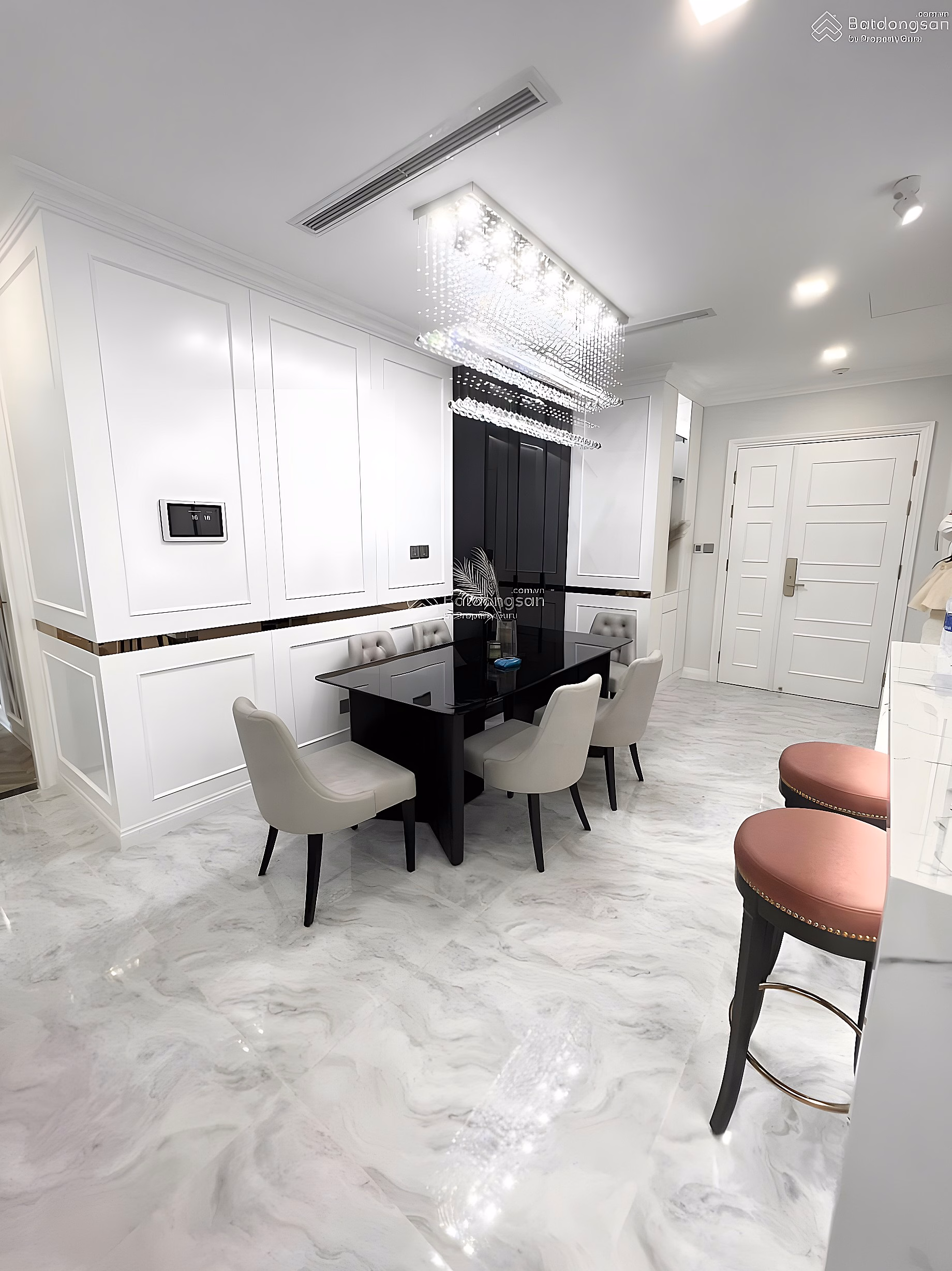 Selling 2 bedroom 2 bathroom apartment at Vinhomes Golden River Ba Son, long-term pink book, 14.7 billion, 78 m2