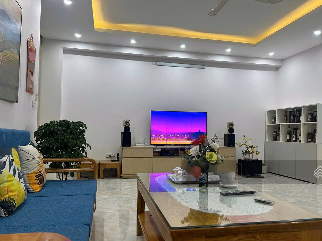 Selling apartment C18 Xuan La - 2 bedrooms 75.6m² - 200m from West Lake - prime location to watch fireworks in the apartment - book available
