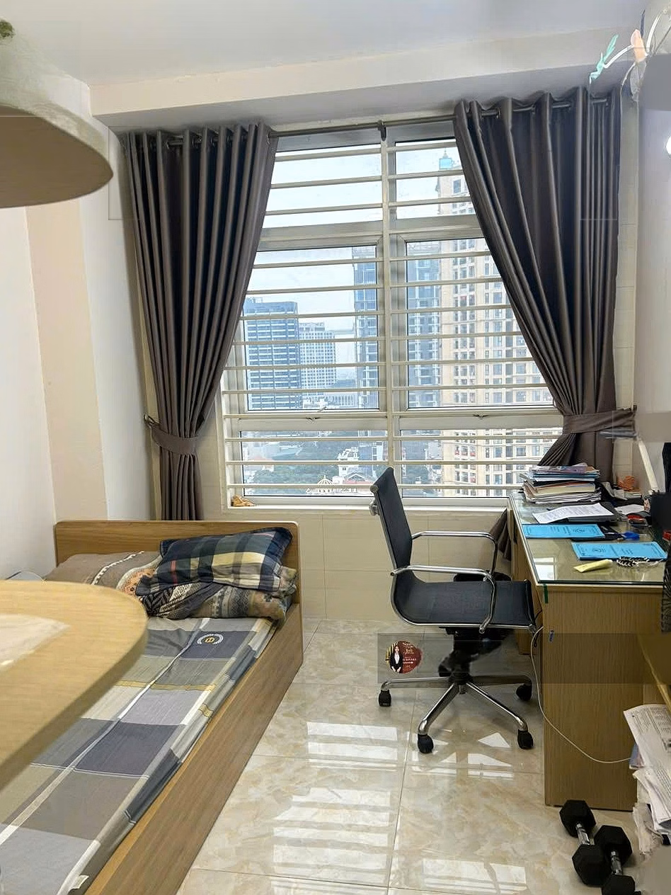 Selling apartment C18 Xuan La - 2 bedrooms 75.6m² - 200m from West Lake - prime location to watch fireworks in the apartment - book available