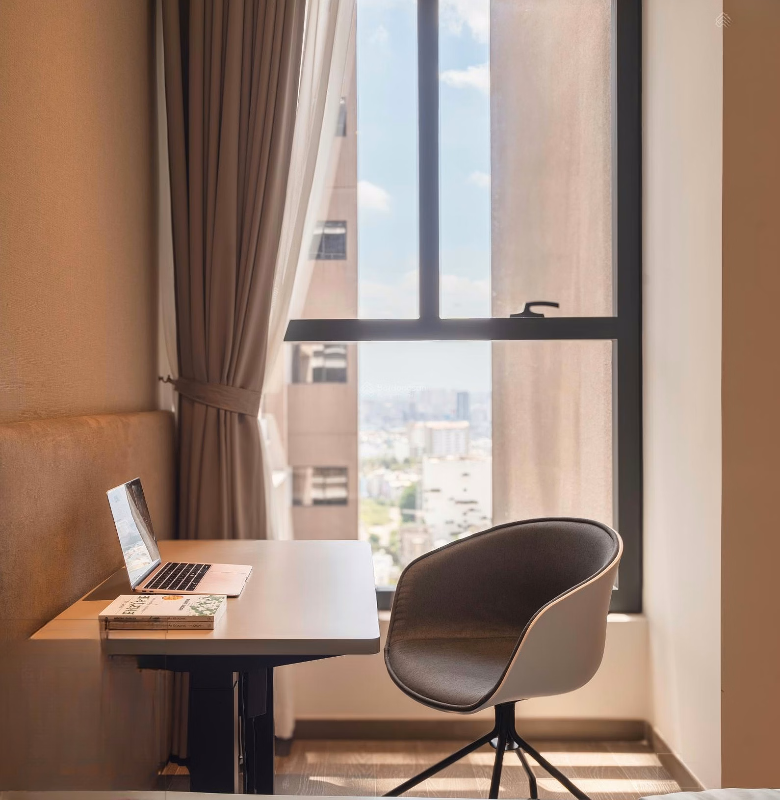 Fully furnished 3-bedroom apartment for rent, high floor, View Landmark 81 and Saigon Marina IFC