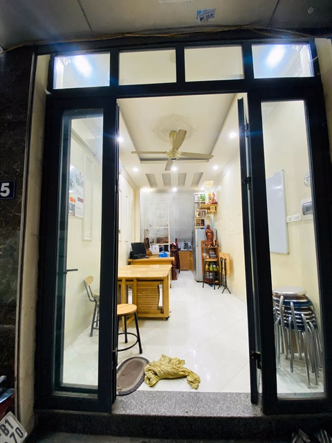 Owner sells house on alley - good business in Vu Trong Phung - Thanh Xuan, area 20m2x5T, house with ready cash flow