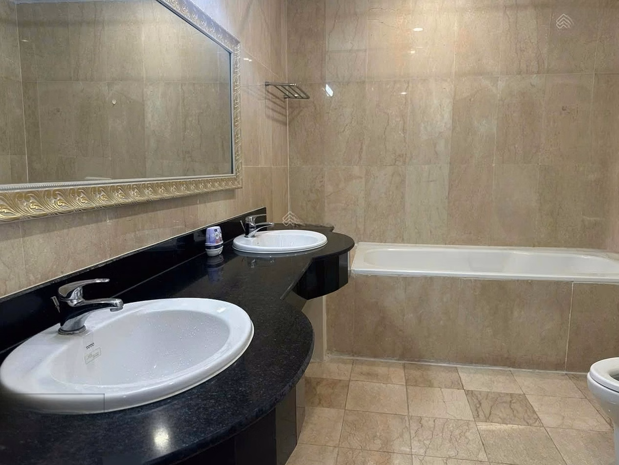 The owner needs to immediately rent out a 4-bedroom apartment in P2 Ciputra building