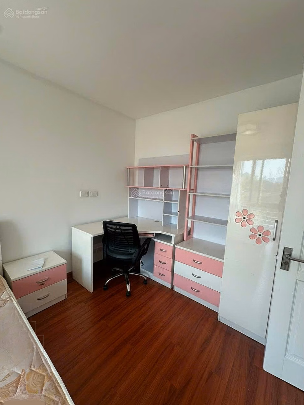 The owner needs to immediately rent out a 4-bedroom apartment in P2 Ciputra building