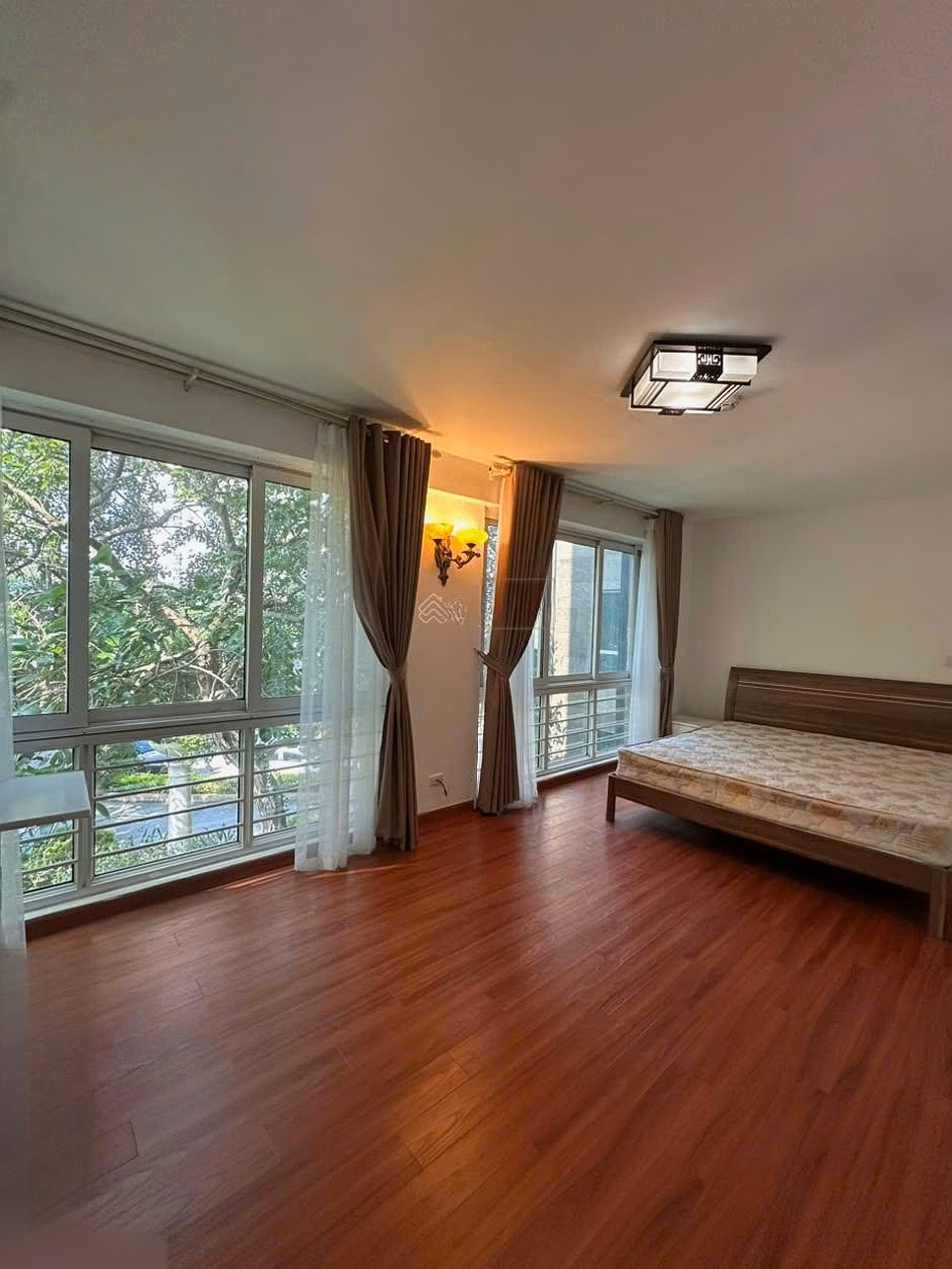 The owner needs to immediately rent out a 4-bedroom apartment in P2 Ciputra building