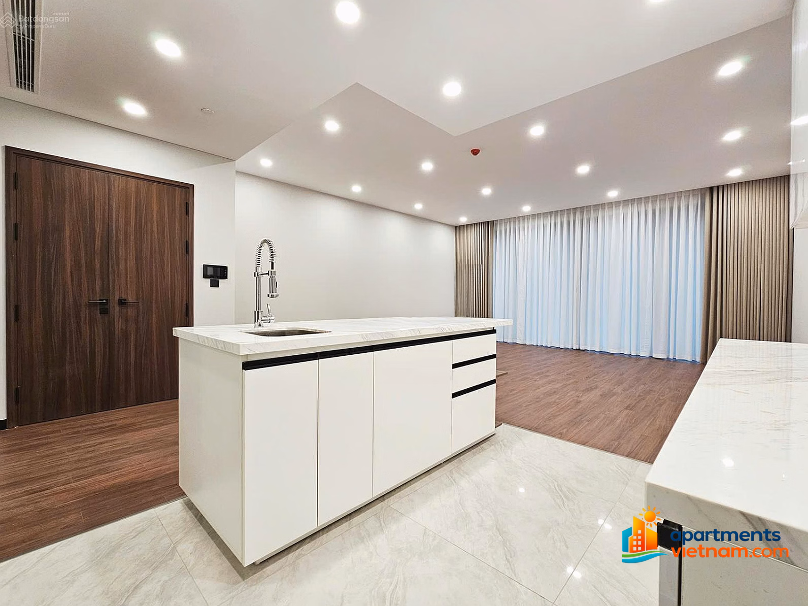 Heritage Westlake Tay Ho apartments for rent range from 18 million / 21 million / 26 million / 40 million / 50 million / 75 million / 120 million