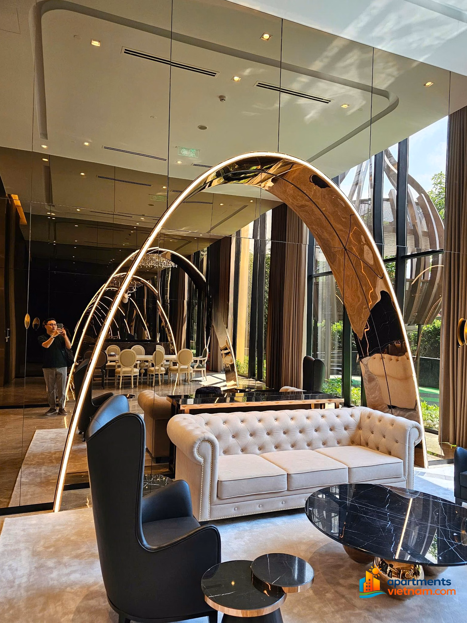 Heritage Westlake Tay Ho apartments for rent range from 18 million / 21 million / 26 million / 40 million / 50 million / 75 million / 120 million