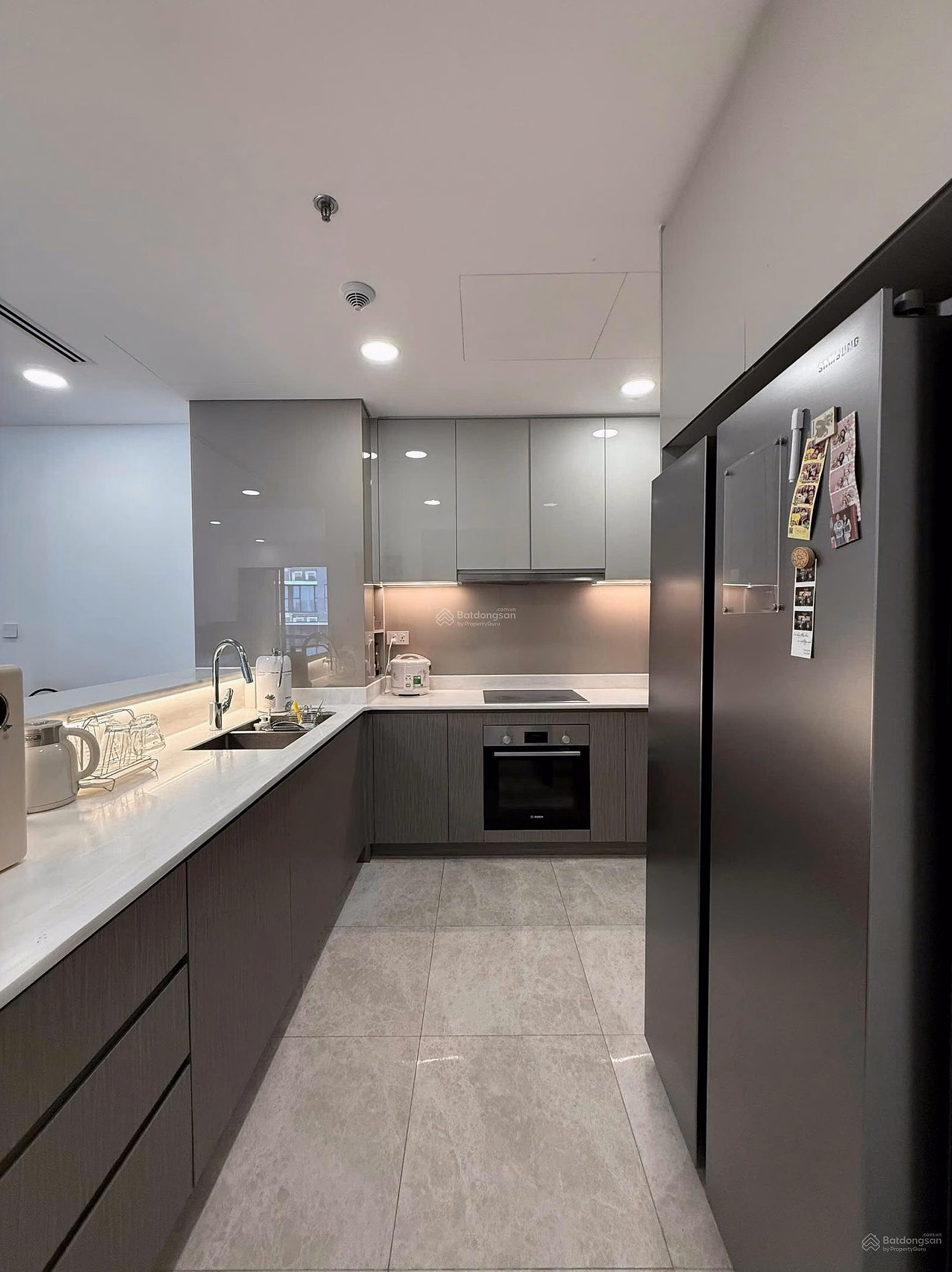 3 Bedroom Apartment with River View District 1 & Inner Area. Owner needs to sell urgently in June at very good price