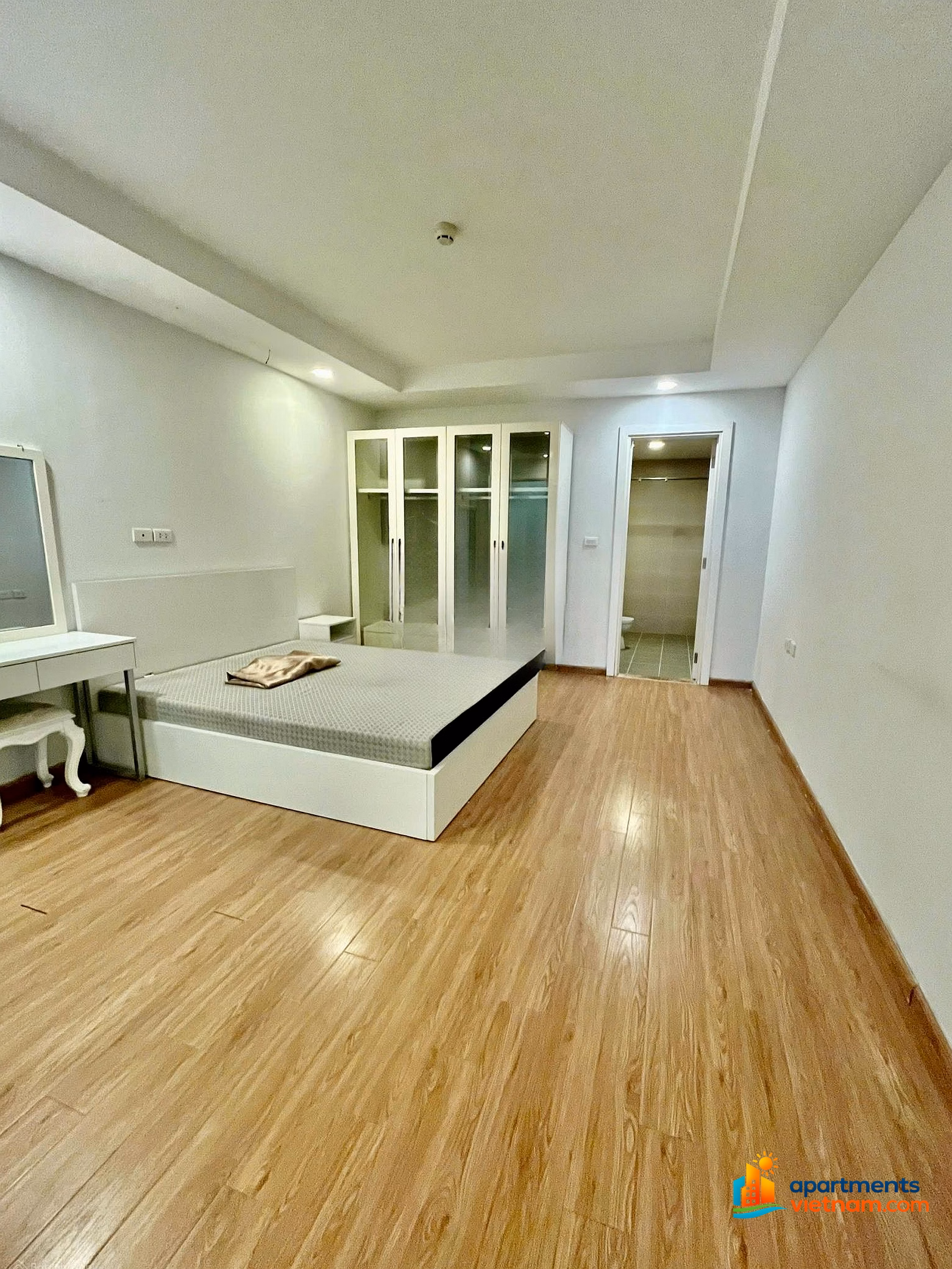 Apartment for rent with 2 bedrooms, 2 bathrooms at T&T Riverview 440 Vinh Hung, price 11 million, 100m2