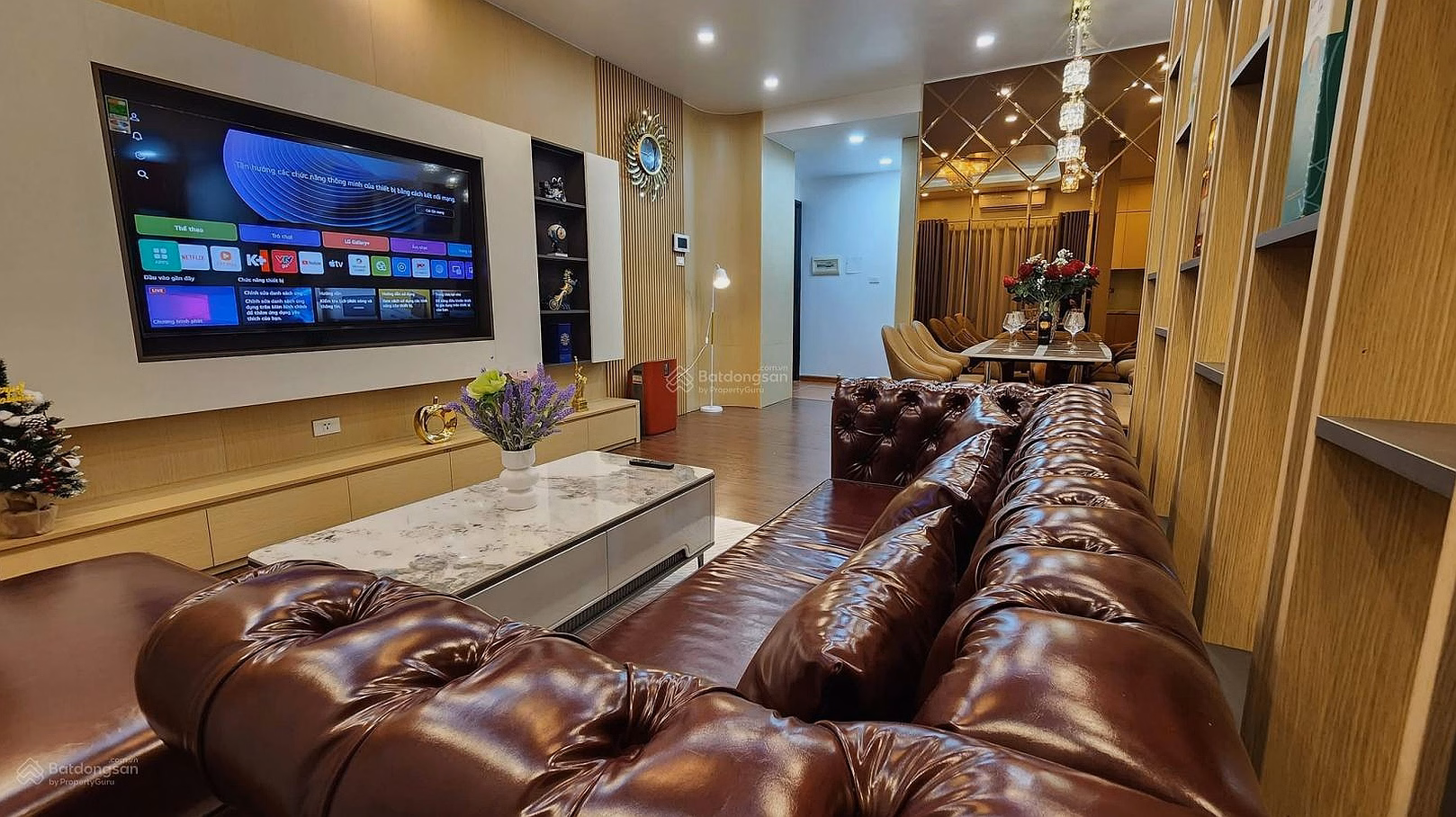 Selling CT5 building, facing Tran Huu Duc street, My Dinh 2, area: 83m2, corner apartment, 3 bedrooms, 2 bathrooms, fully furnished SĐCC
