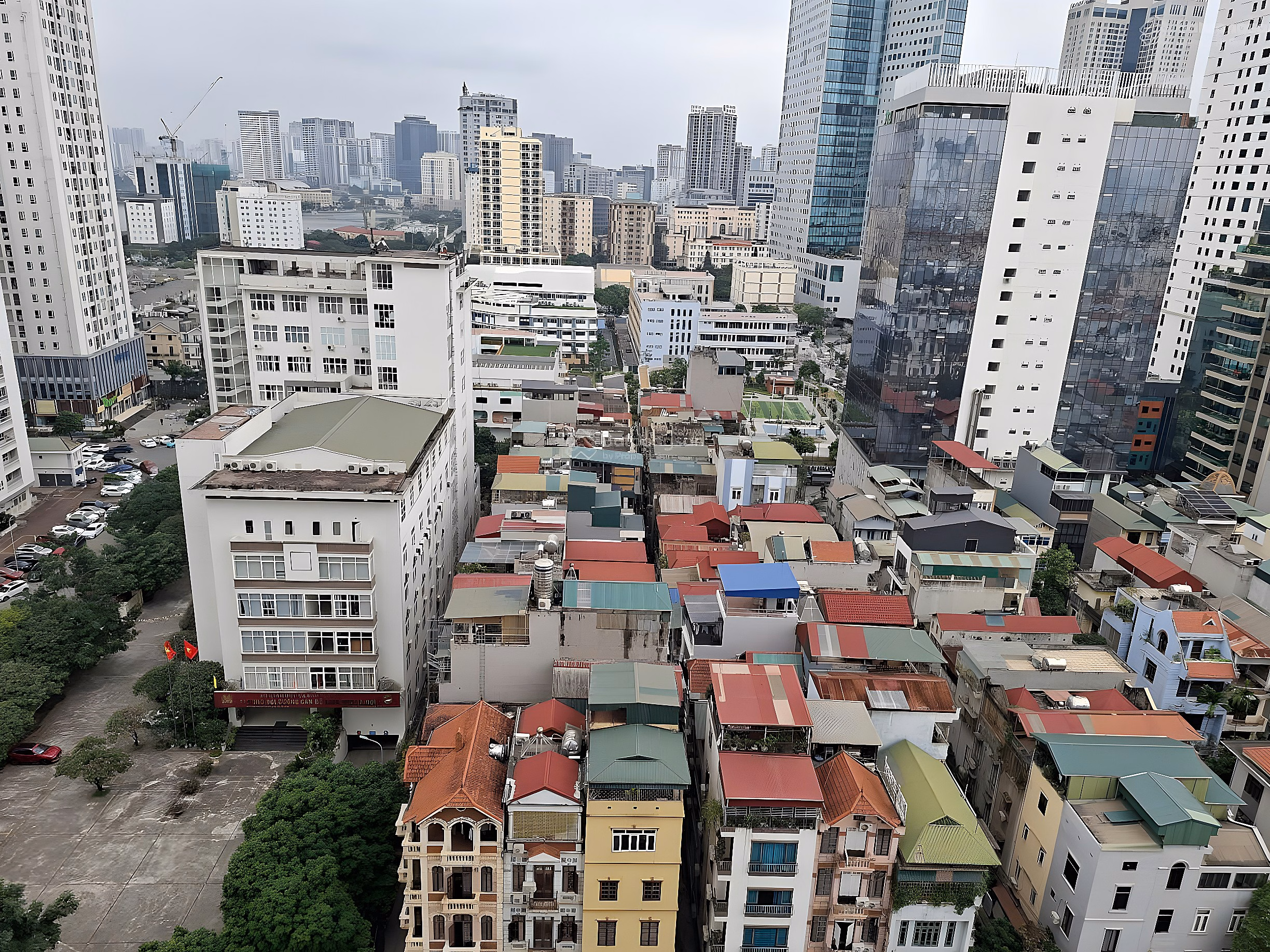 Selling apartment in Thang Long tower at 33 Mac Thai To. Area 81m2, 2 bedrooms, 2 bathrooms. Price 6.5 billion