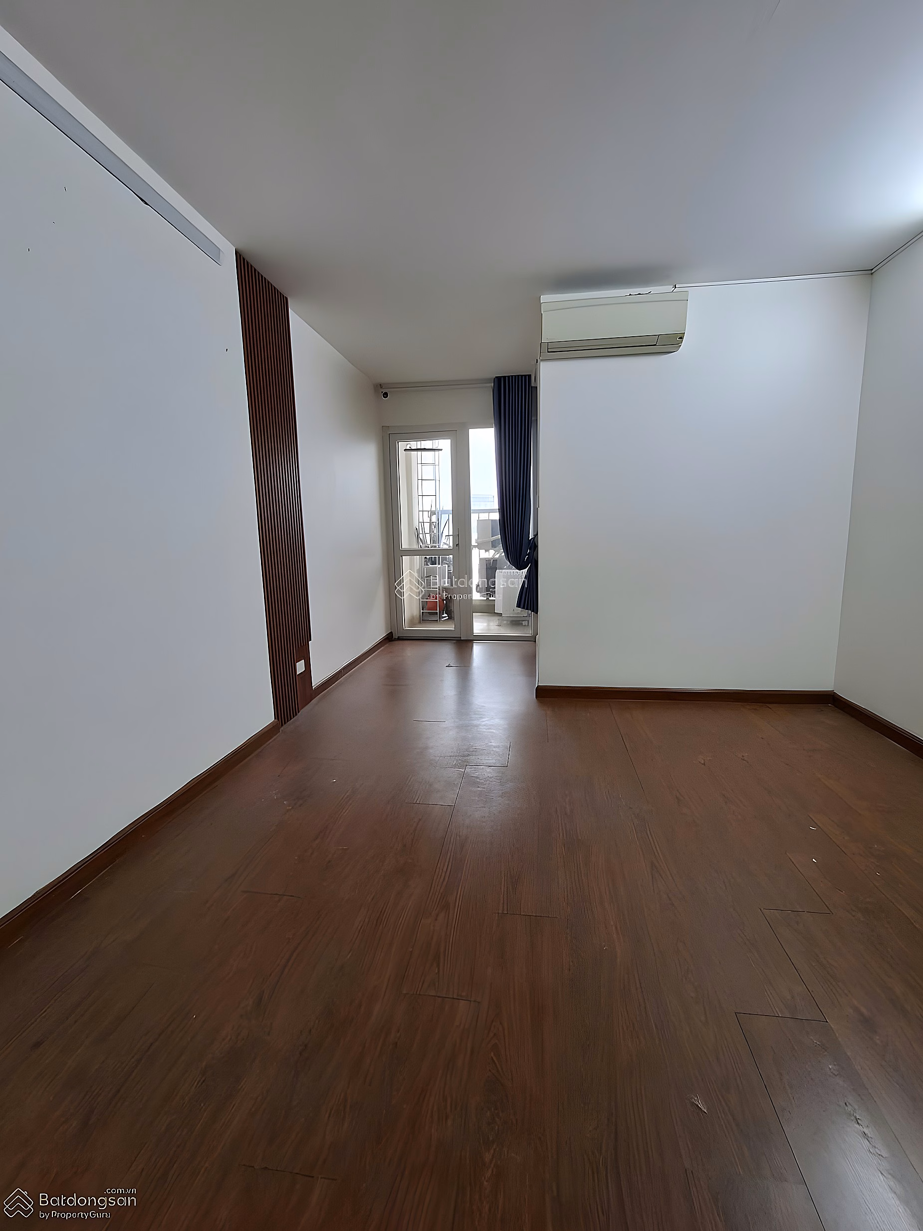 Selling apartment in Thang Long tower at 33 Mac Thai To. Area 81m2, 2 bedrooms, 2 bathrooms. Price 6.5 billion