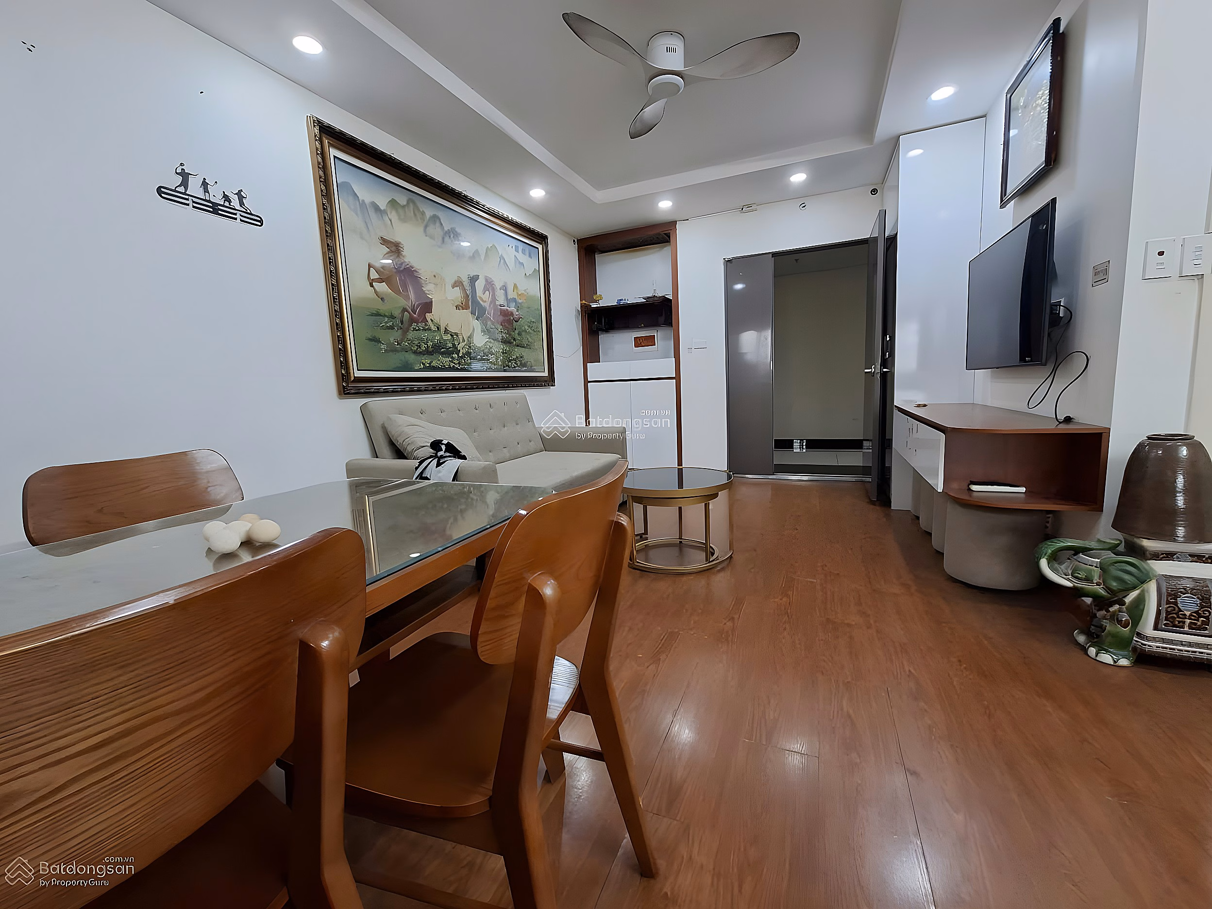 Selling apartment in Thang Long tower at 33 Mac Thai To. Area 81m2, 2 bedrooms, 2 bathrooms. Price 6.5 billion
