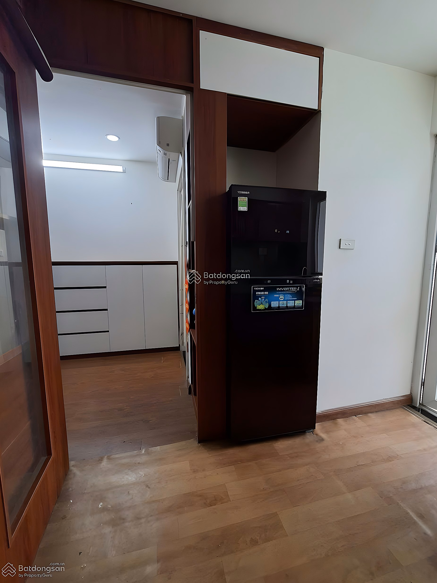 Selling apartment in Thang Long tower at 33 Mac Thai To. Area 81m2, 2 bedrooms, 2 bathrooms. Price 6.5 billion