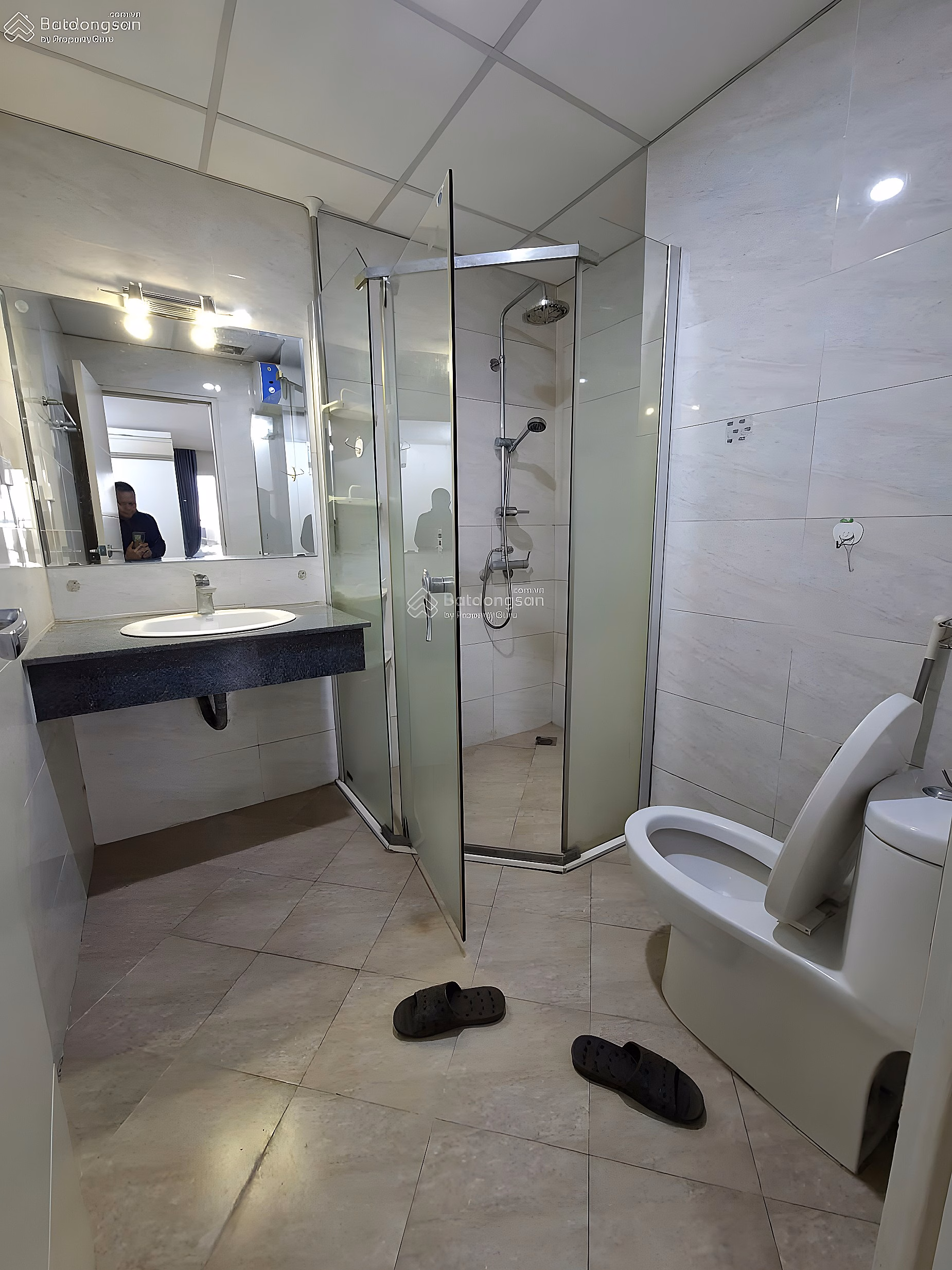 Selling apartment in Thang Long tower at 33 Mac Thai To. Area 81m2, 2 bedrooms, 2 bathrooms. Price 6.5 billion