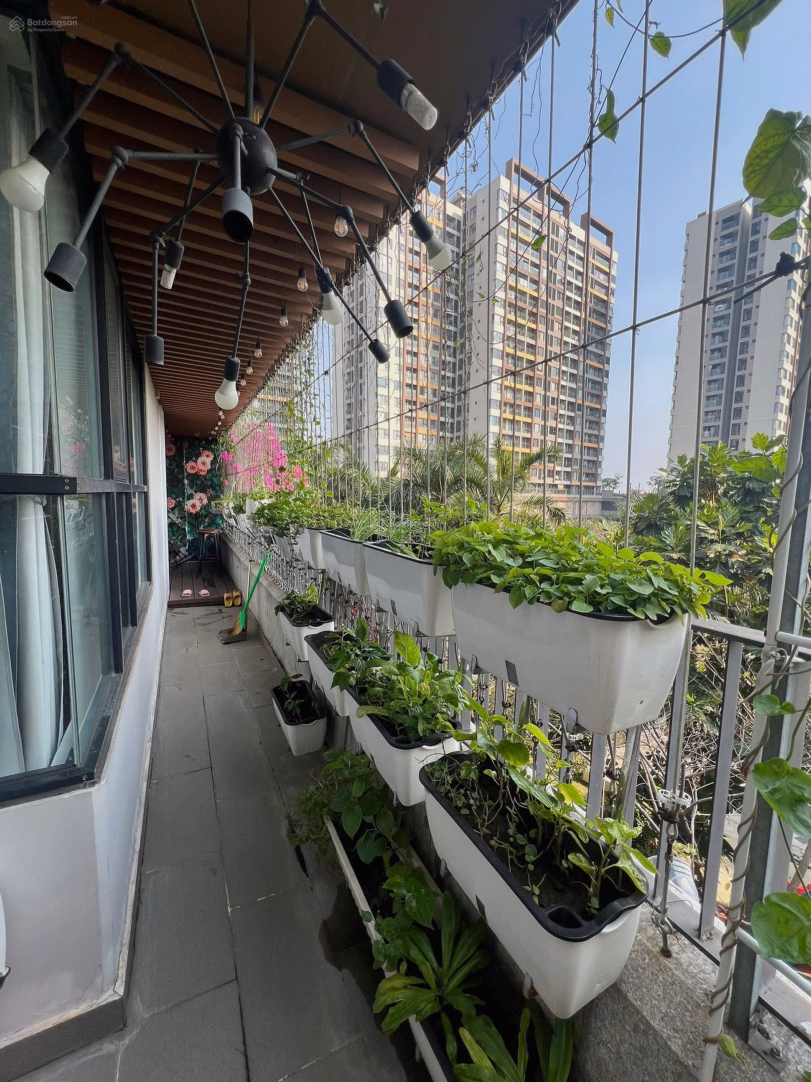 Garden apartment for sale 75m2 + 40m2 garden for only 5.7 billion, pink book available. Full wooden furniture attached to the wall