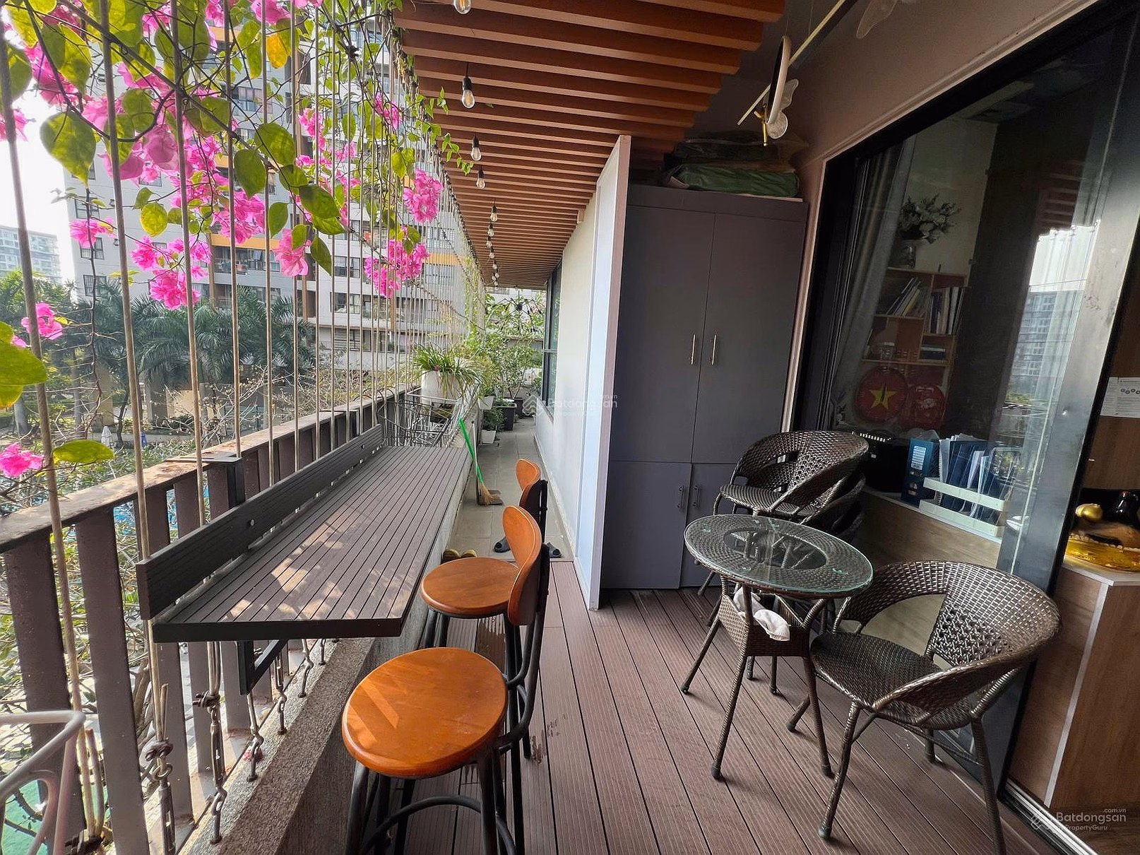 Garden apartment for sale 75m2 + 40m2 garden for only 5.7 billion, pink book available. Full wooden furniture attached to the wall