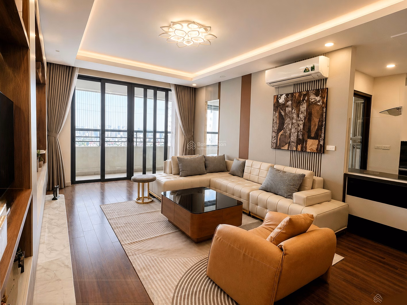 Customer's contract expired, family needs to rent CH Sun Square 3 bedrooms, 112m², fully furnished, move in immediately, price 15 million/month