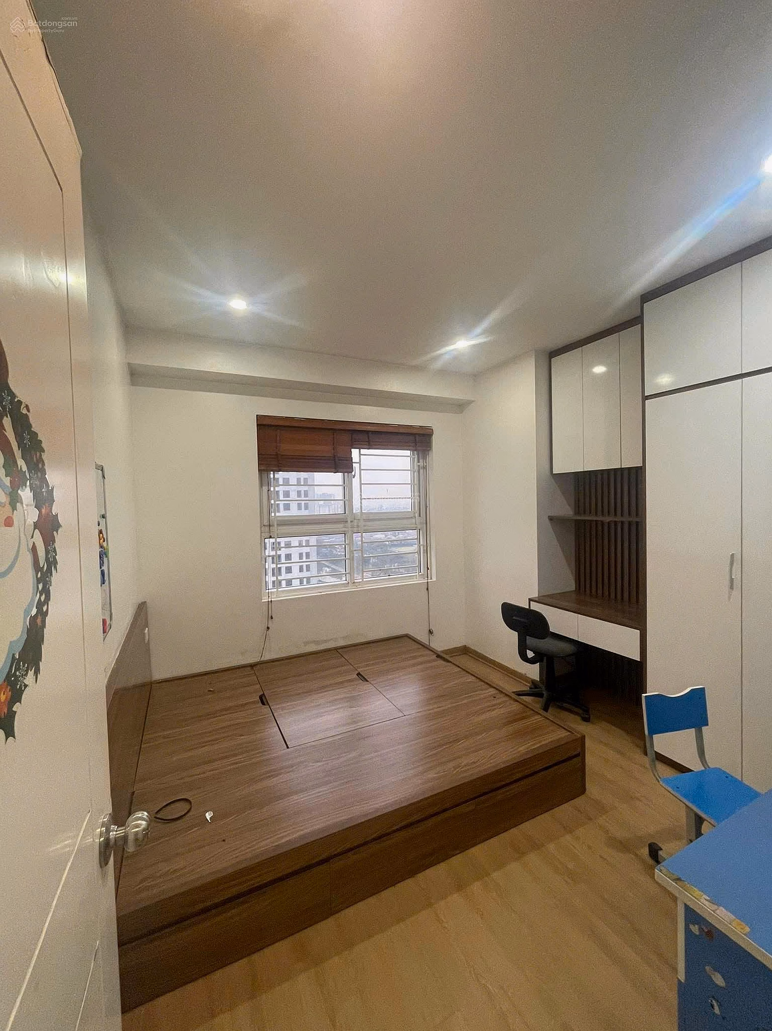 Owner sells middle floor apartment 63m2 2 bedrooms 1 bathroom in Dai Kim Building Tran Hoa BC, cool south direction