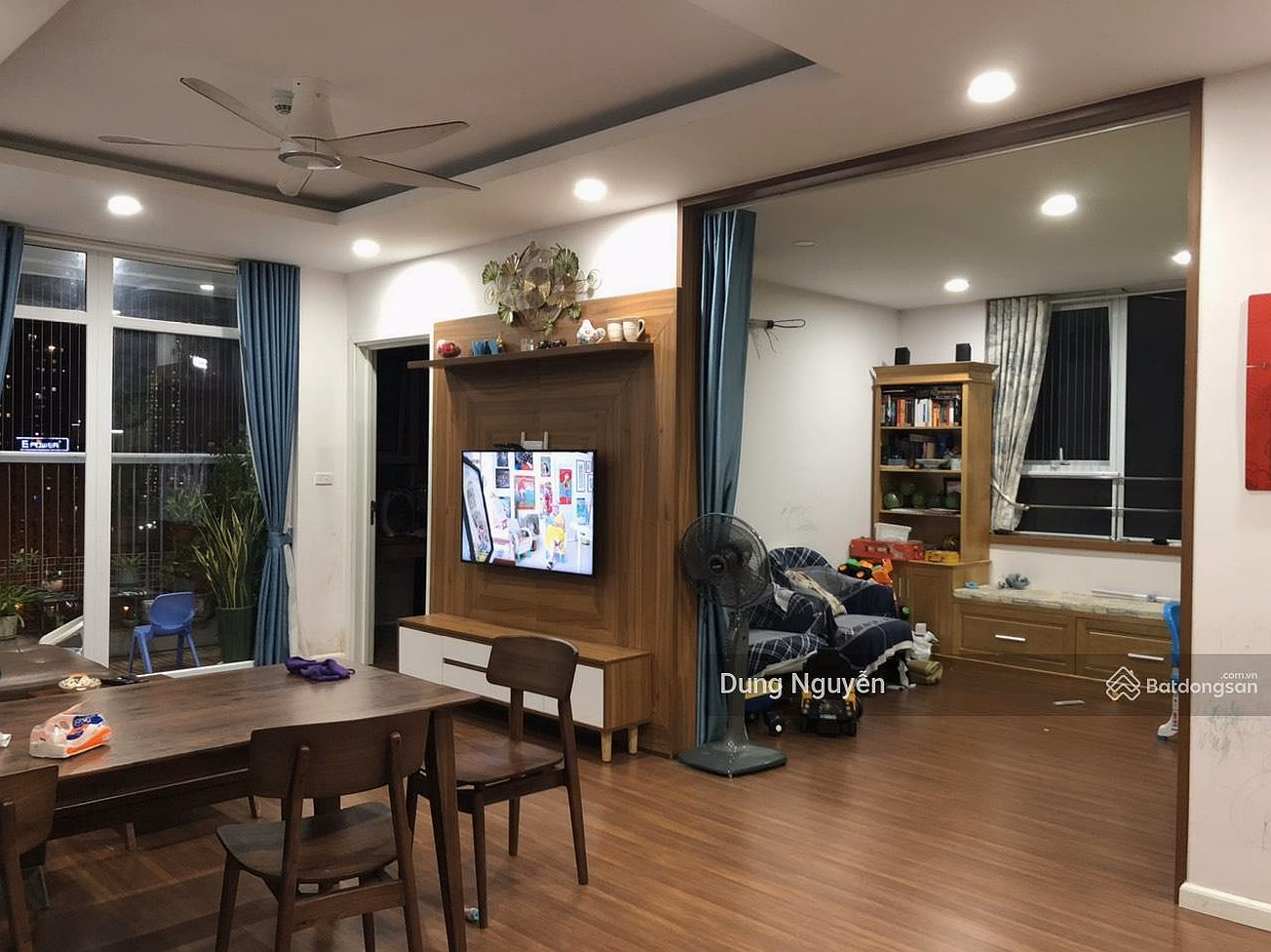 Selling CT2A Hoang Cau, area 60m2, 2 bedrooms, price slightly 5 billion 0383 906 ***