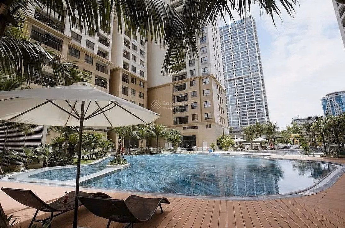 Rare and hard to find - 3 bedroom apartment 95m2 with beautiful lake view at D'Capitale Tran Duy Hung block C3 price only 12.2 billion