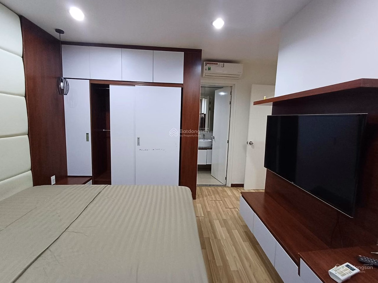City Gate apartment for rent, 3 bedrooms, 2 bathrooms, fully furnished*** Chau