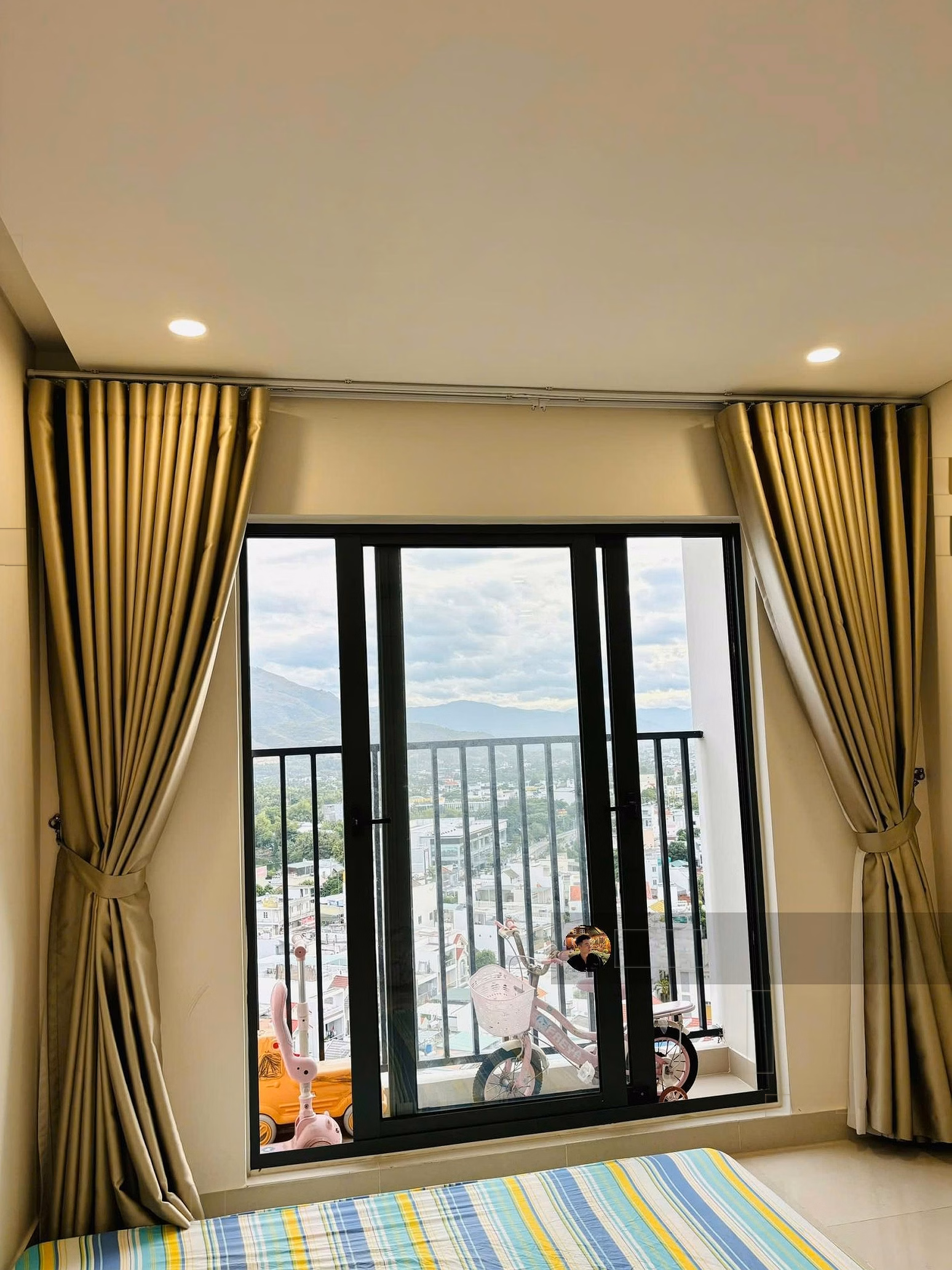 Selling CT9 high floor, airy apartment with beautiful view of the Council hall for rent