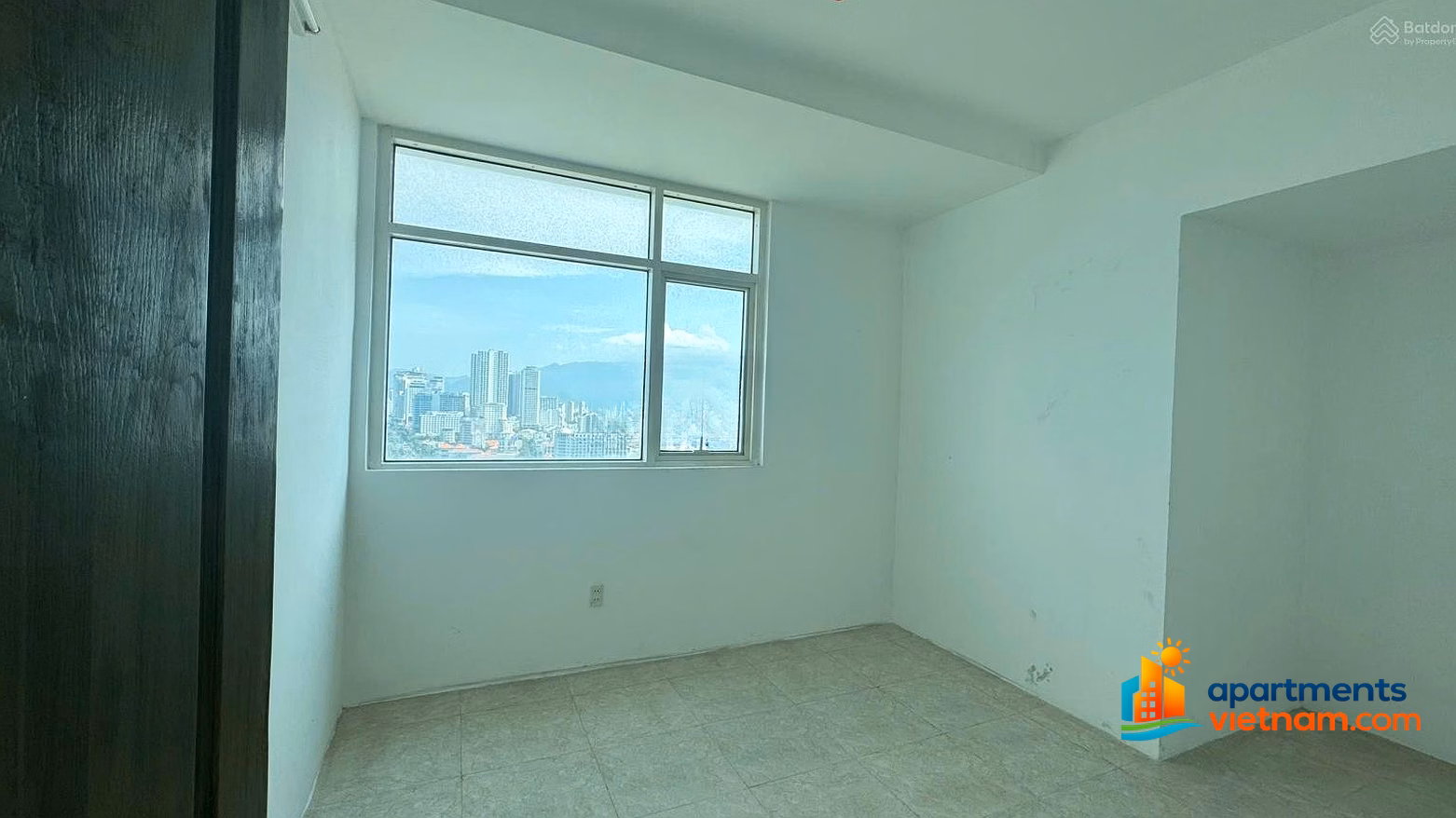Corner apartment number 76, 3 open sides, 76 m2 wide, high floor, few people sell in Muong Thanh 04TP
