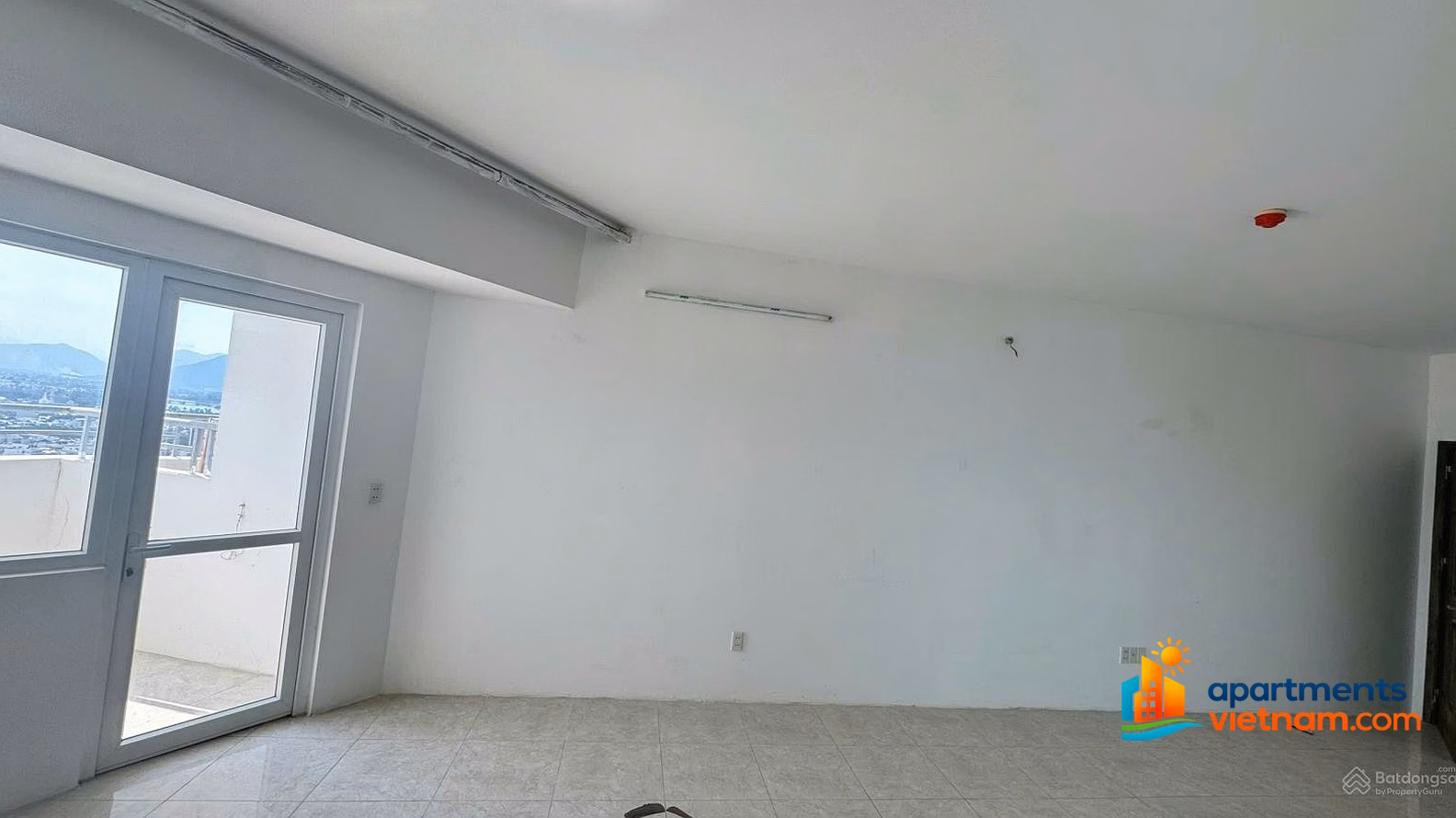 Corner apartment number 76, 3 open sides, 76 m2 wide, high floor, few people sell in Muong Thanh 04TP