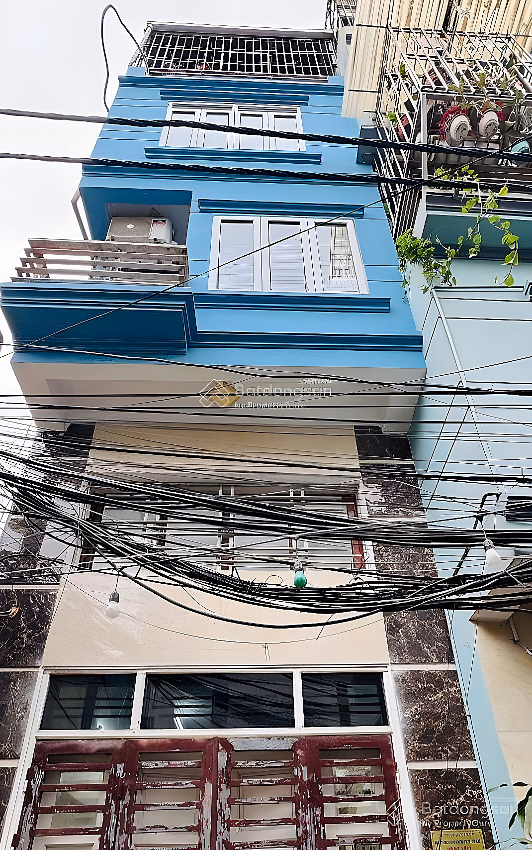 Shock reduction of 200 million for Linh Nam Hoang Mai house, car parking, area 36m2x4 x 5T, near primary and secondary schools, next to Metro4
