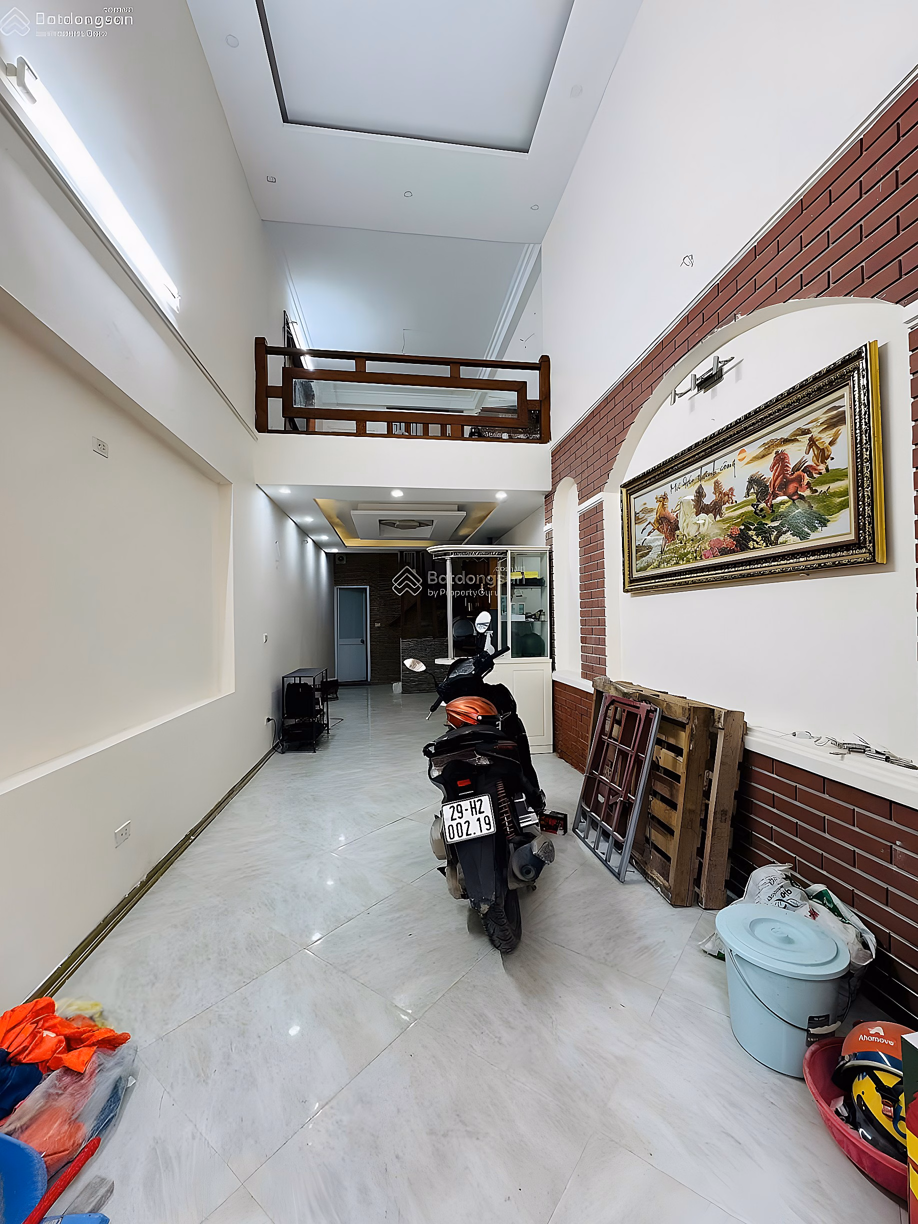Shock reduction of 200 million for Linh Nam Hoang Mai house, car parking, area 36m2x4 x 5T, near primary and secondary schools, next to Metro4