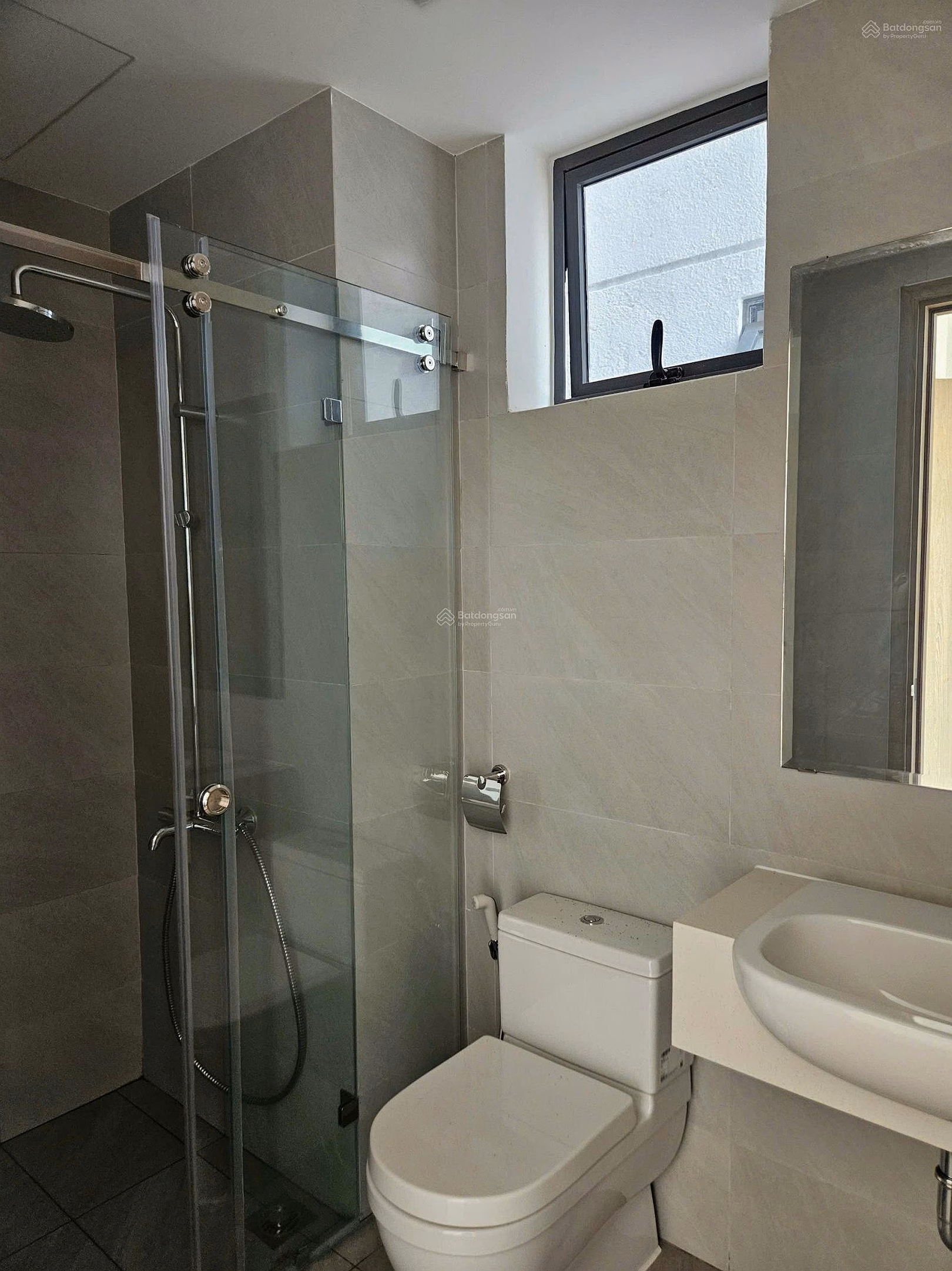 MT EastMark City apartment for sale, 3 bedrooms + 1 storage room, basic furniture, high floor with river view