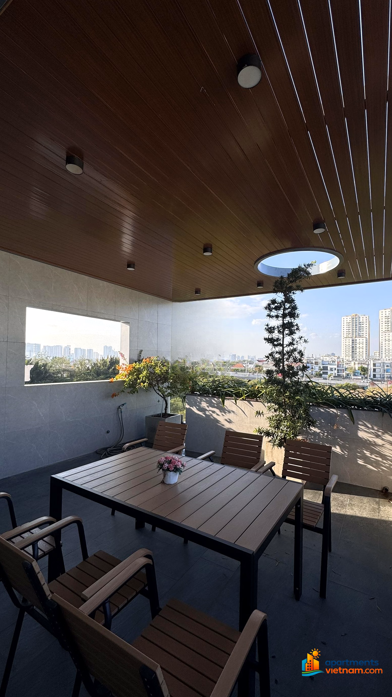 House with 16m asphalt road, solidly built, 4 floors, 450kg elevator, close to many amenities adjacent to Phu My Hung