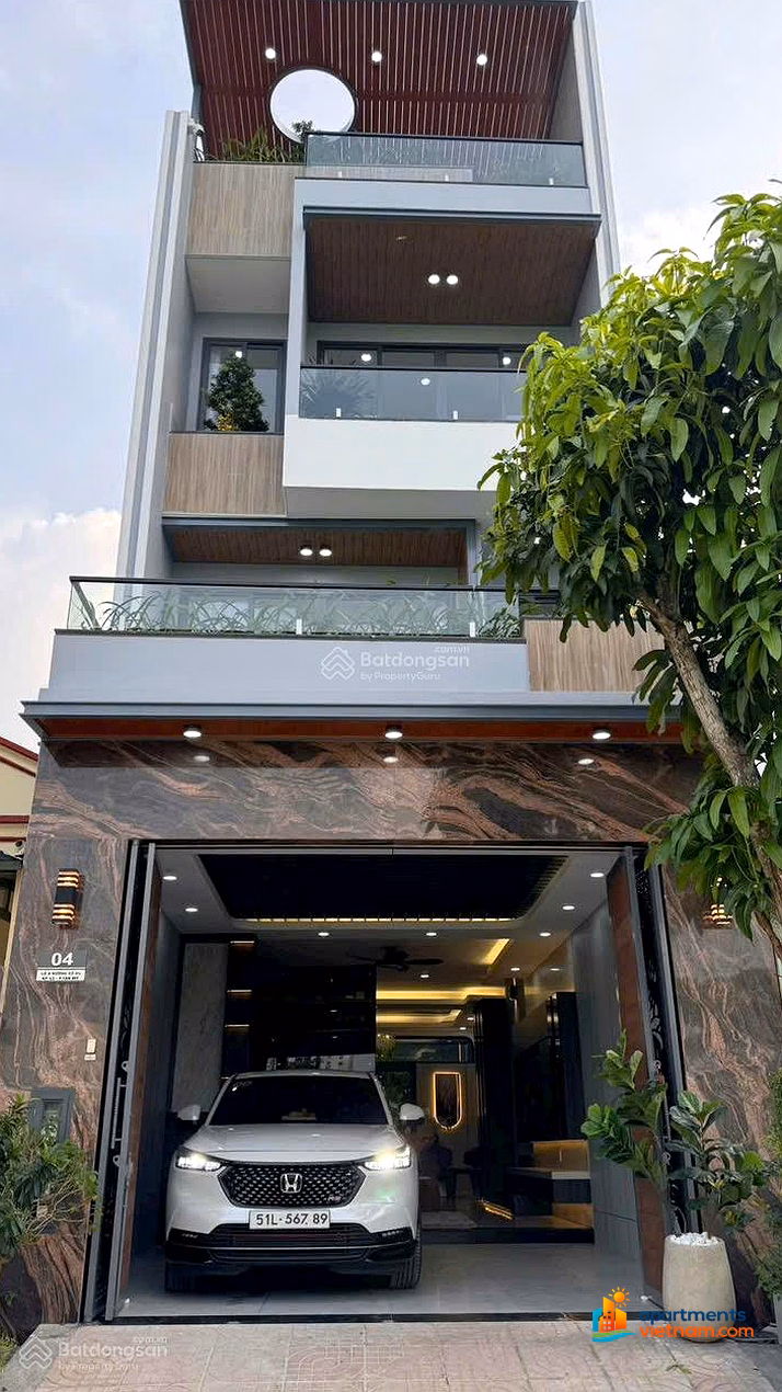 House with 16m asphalt road, solidly built, 4 floors, 450kg elevator, close to many amenities adjacent to Phu My Hung