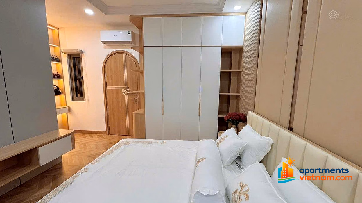 House with 16m asphalt road, solidly built, 4 floors, 450kg elevator, close to many amenities adjacent to Phu My Hung