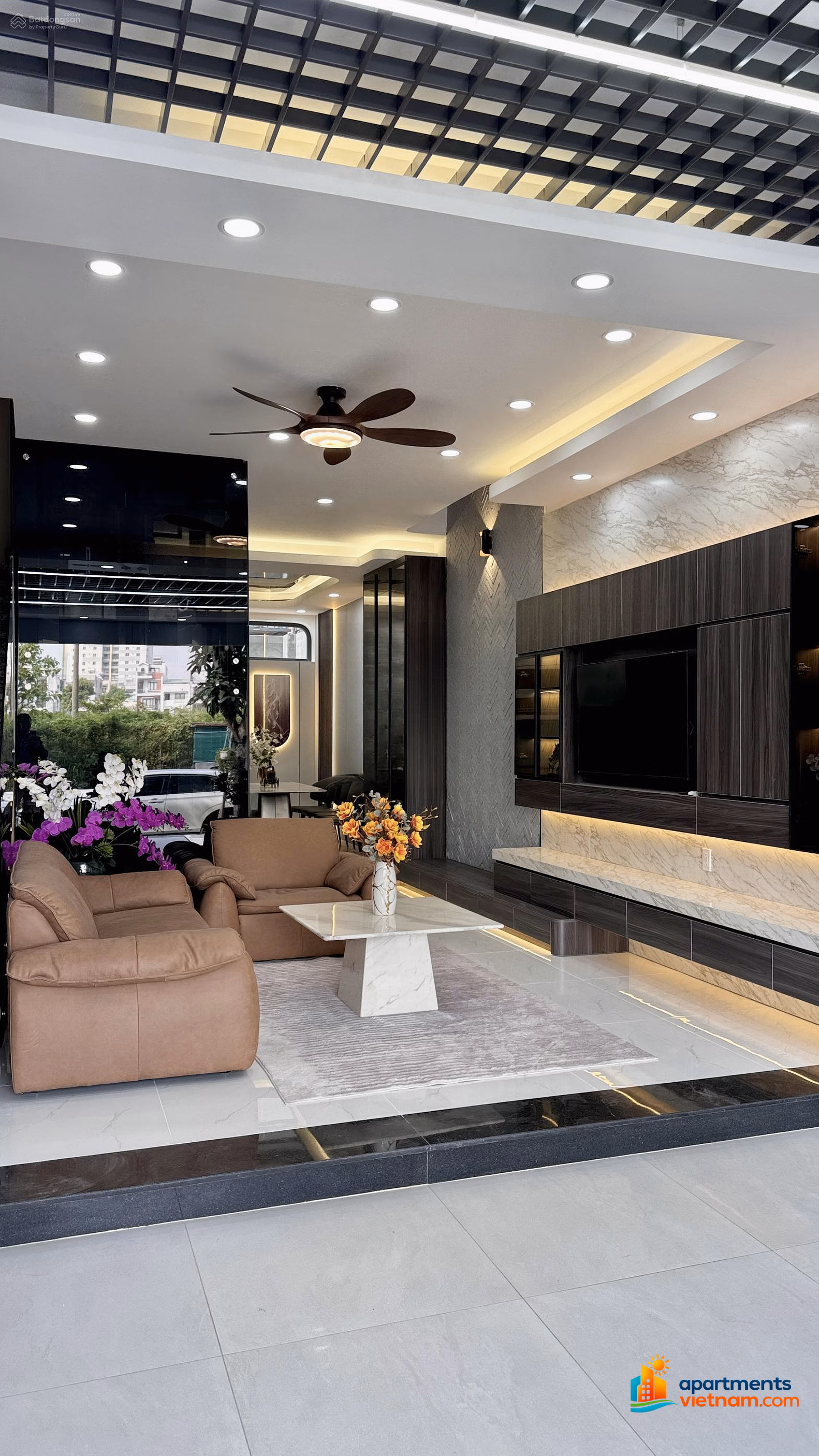 House with 16m asphalt road, solidly built, 4 floors, 450kg elevator, close to many amenities adjacent to Phu My Hung