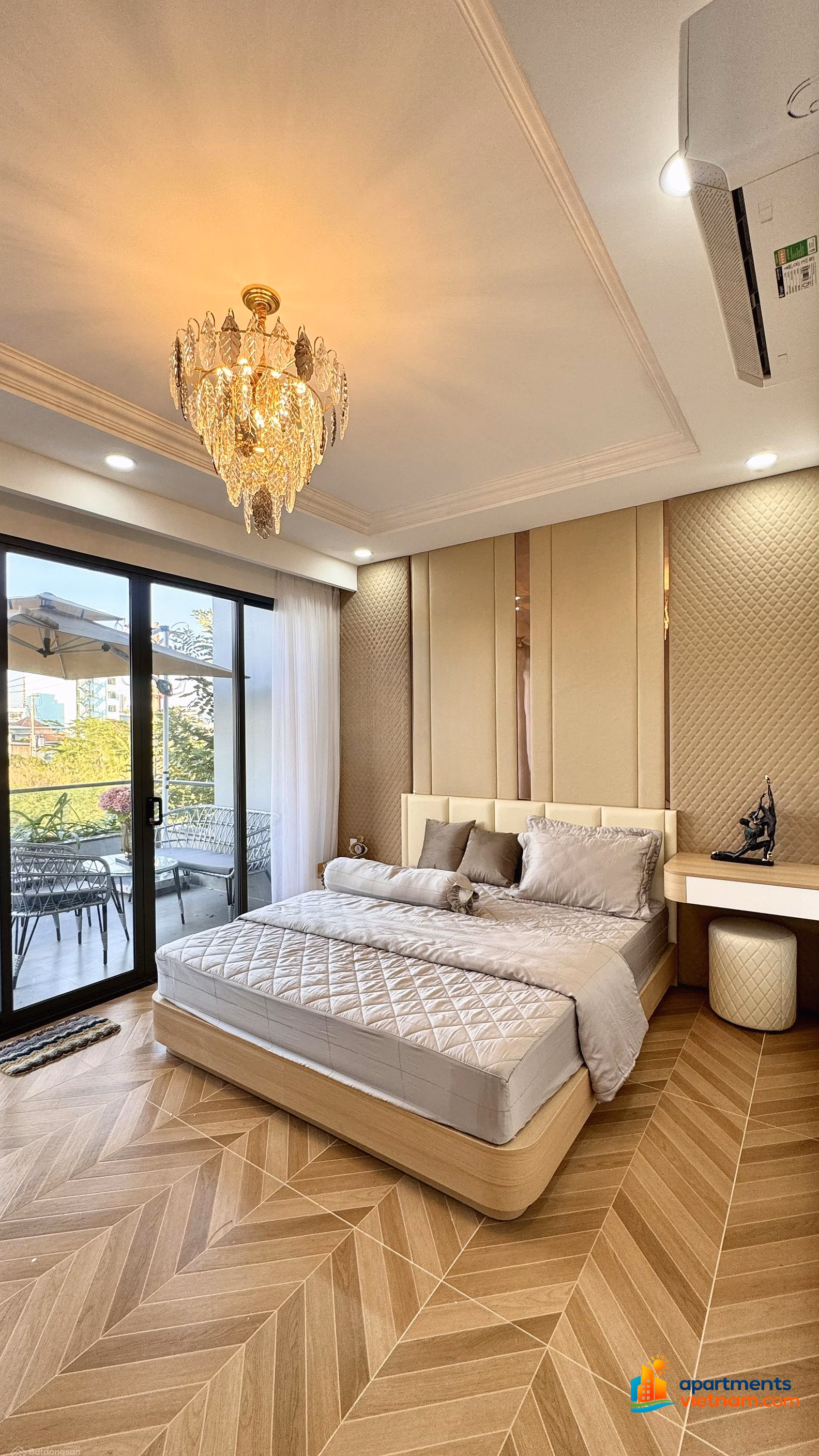 House with 16m asphalt road, solidly built, 4 floors, 450kg elevator, close to many amenities adjacent to Phu My Hung
