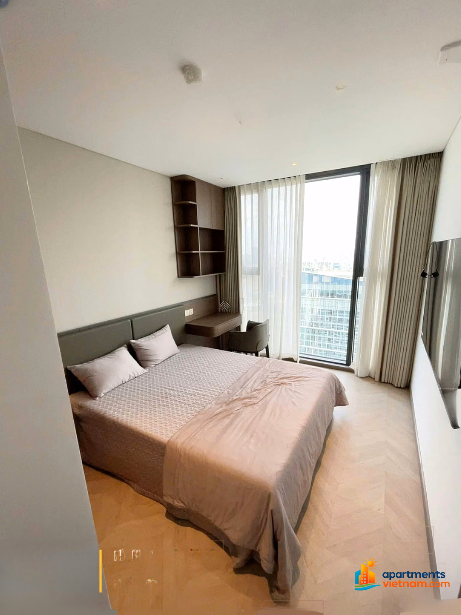 Apartment for rent with 3 bedrooms, 2 bathrooms (126m2) in Han Jardin apartment building, beautiful furniture, West Lake view