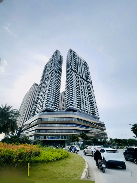 Apartment for rent with 3 bedrooms, 2 bathrooms (126m2) in Han Jardin apartment building, beautiful furniture, West Lake view