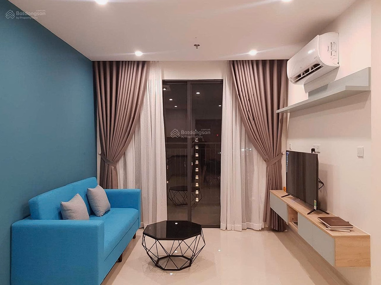 Selling a 3 bedroom, 2 bathroom apartment in Rainbow subdivision, full of high-class furniture, with pink book