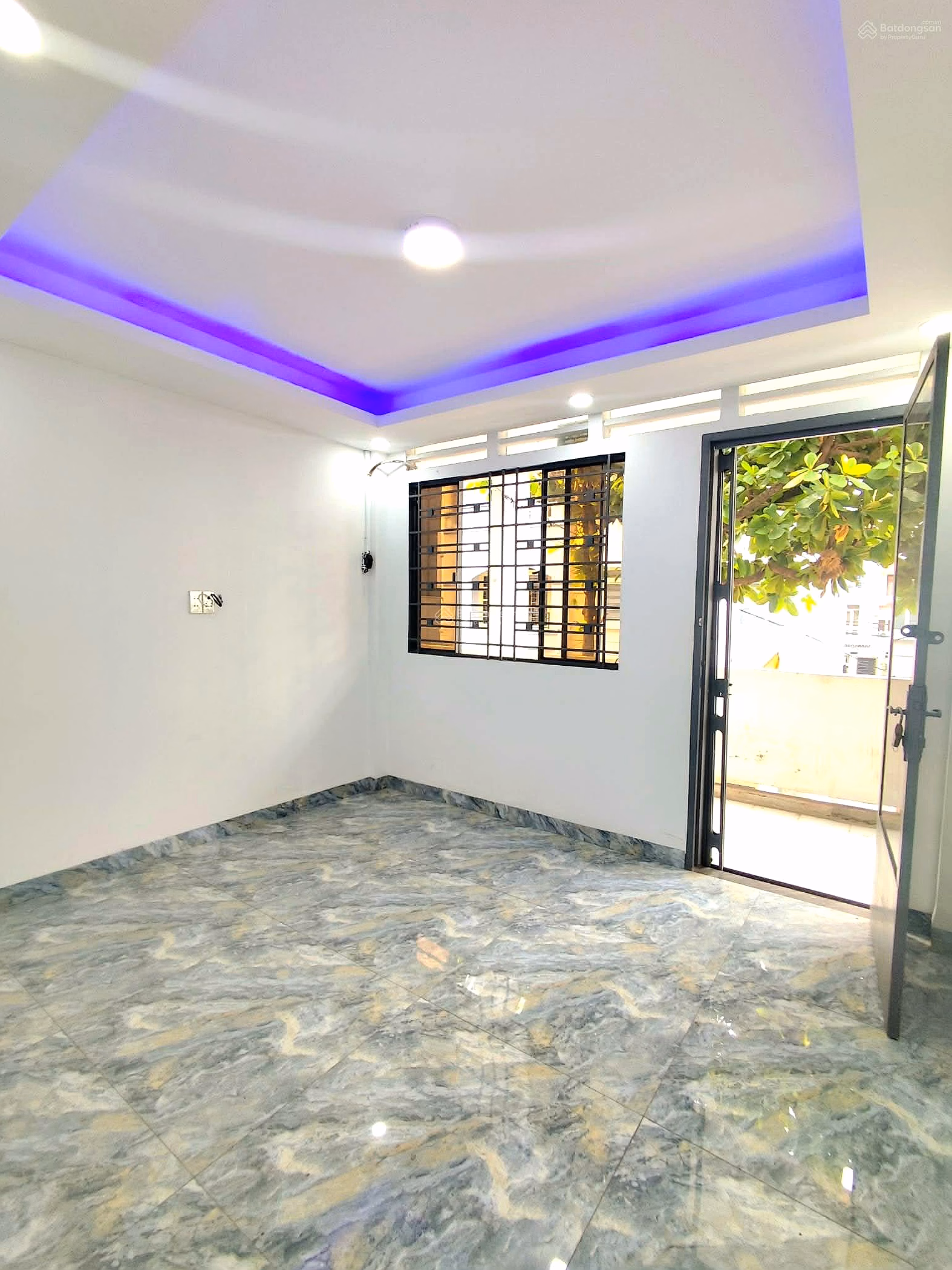 Discounted price for urgent sale, 1st floor apartment nearly 52m2, beautiful new, ready to move in, 2 bedrooms, nice airy balcony, private pink book