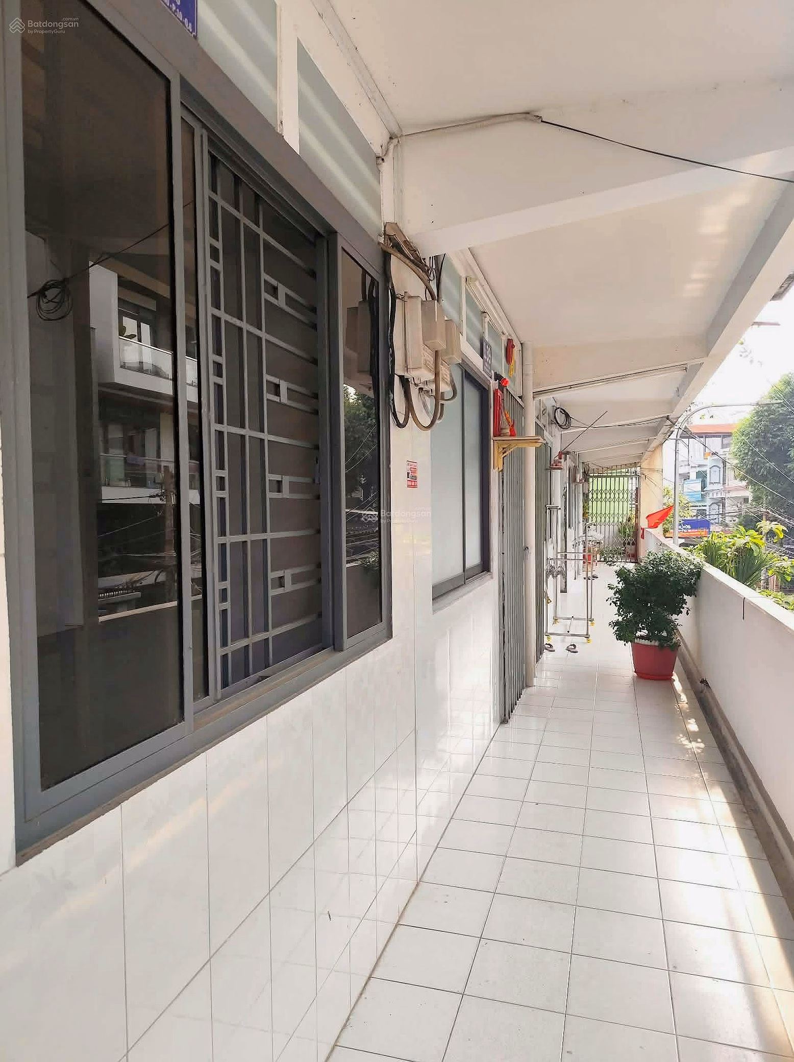 Discounted price for urgent sale, 1st floor apartment nearly 52m2, beautiful new, ready to move in, 2 bedrooms, nice airy balcony, private pink book